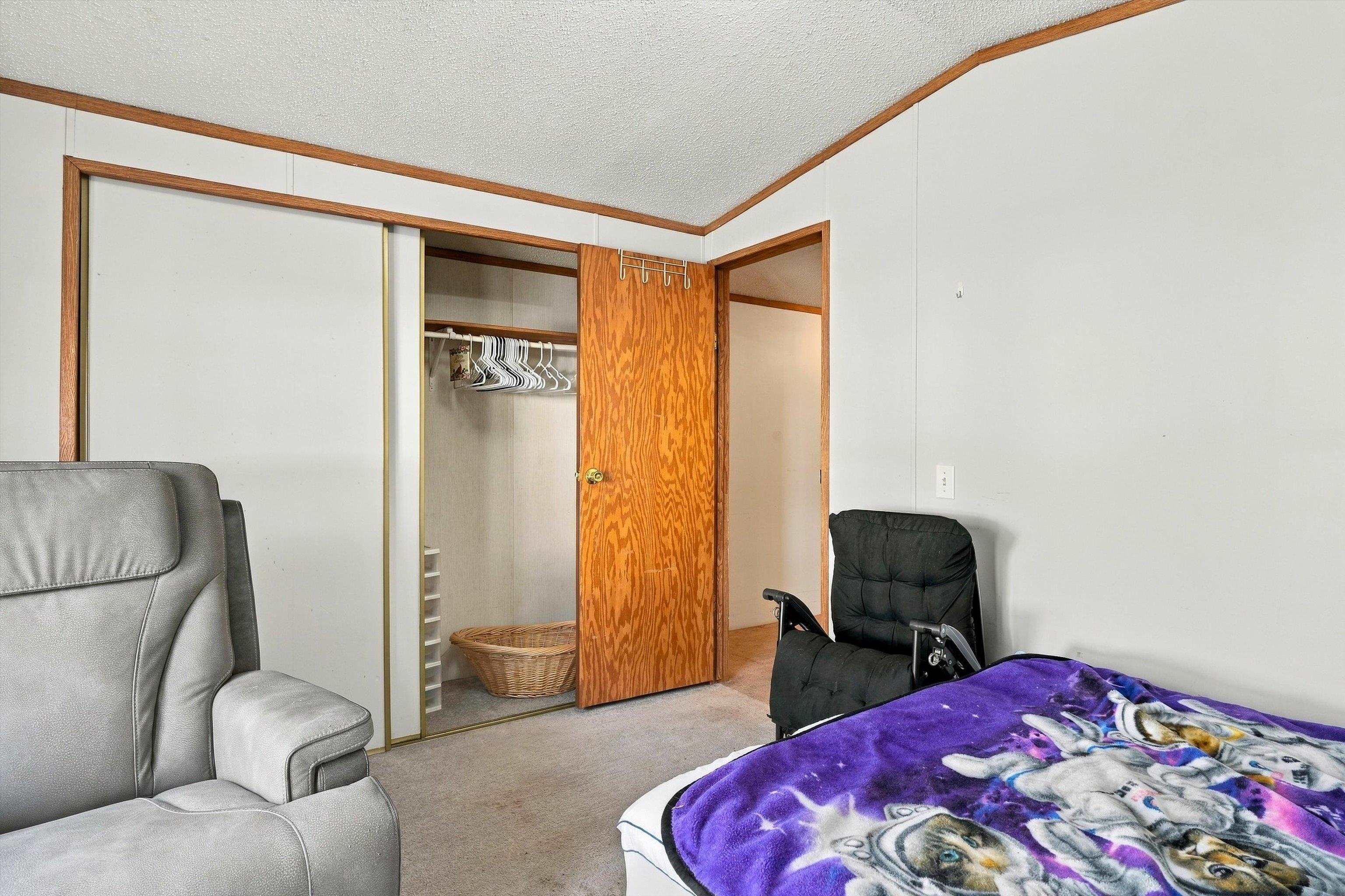 1407 N Peach Avenue Property Photo 11