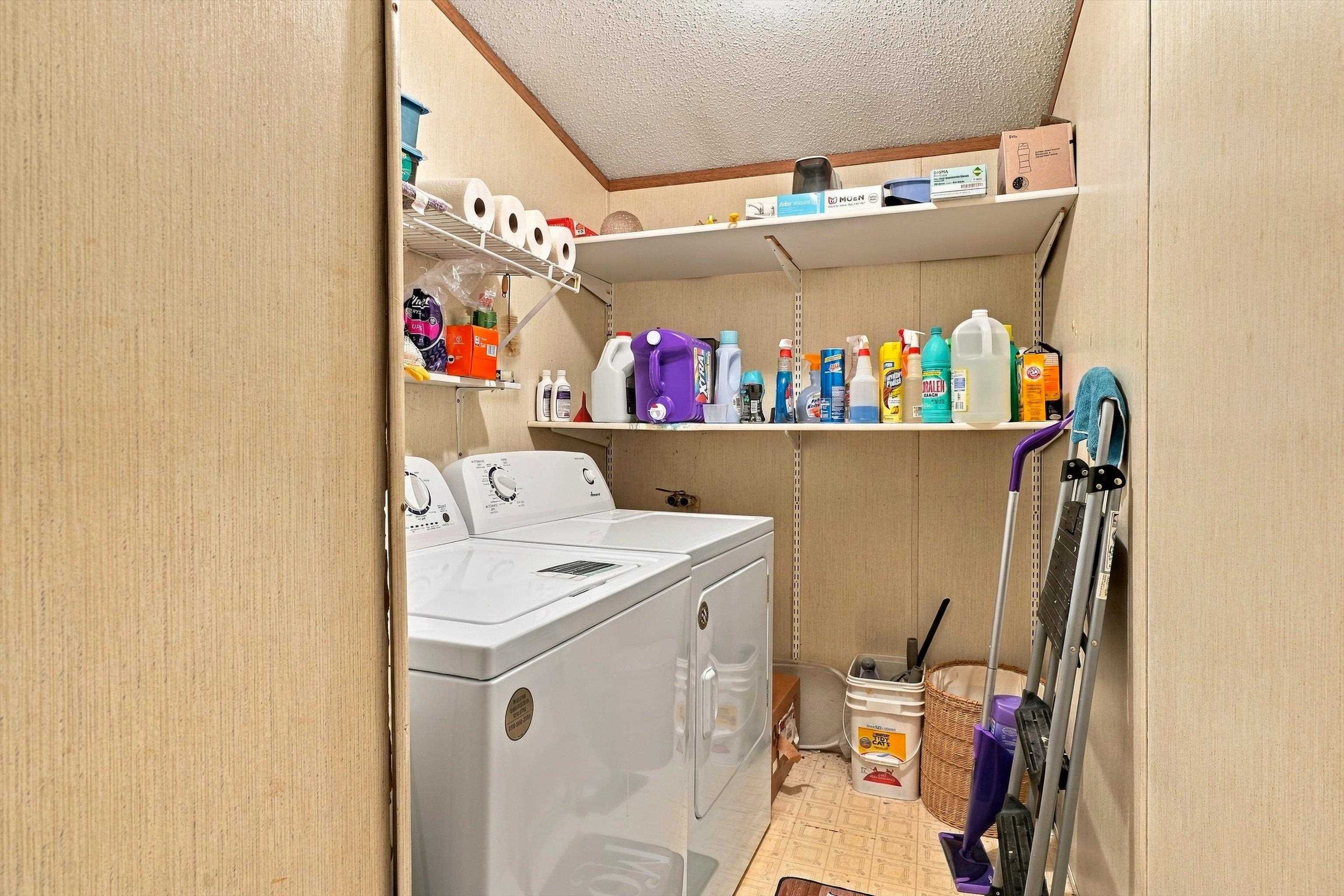 1407 N Peach Avenue Property Photo 13