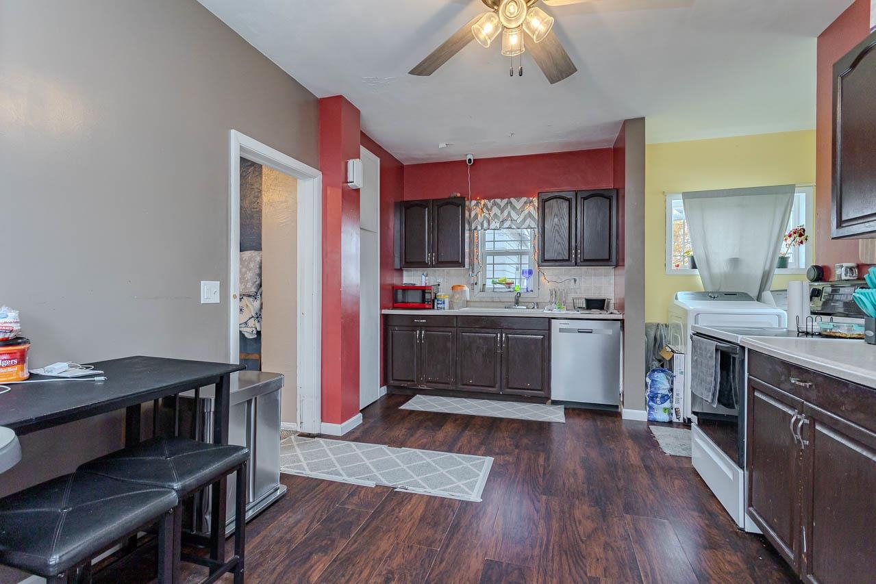 112 S Genesee Street Property Photo 2