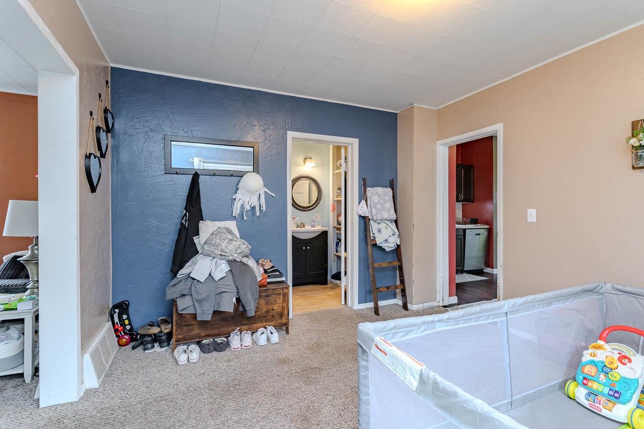 112 S Genesee Street Property Photo 11
