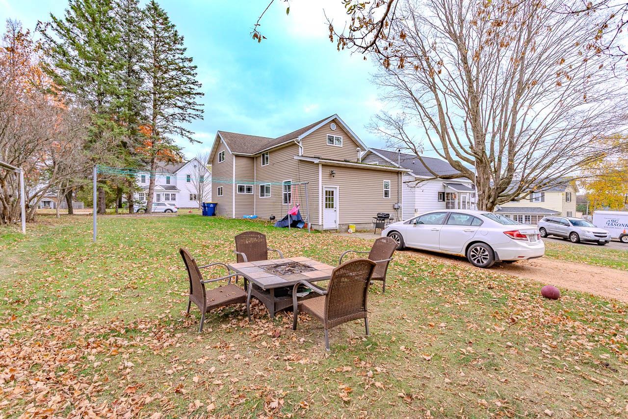 112 S Genesee Street Property Photo 36