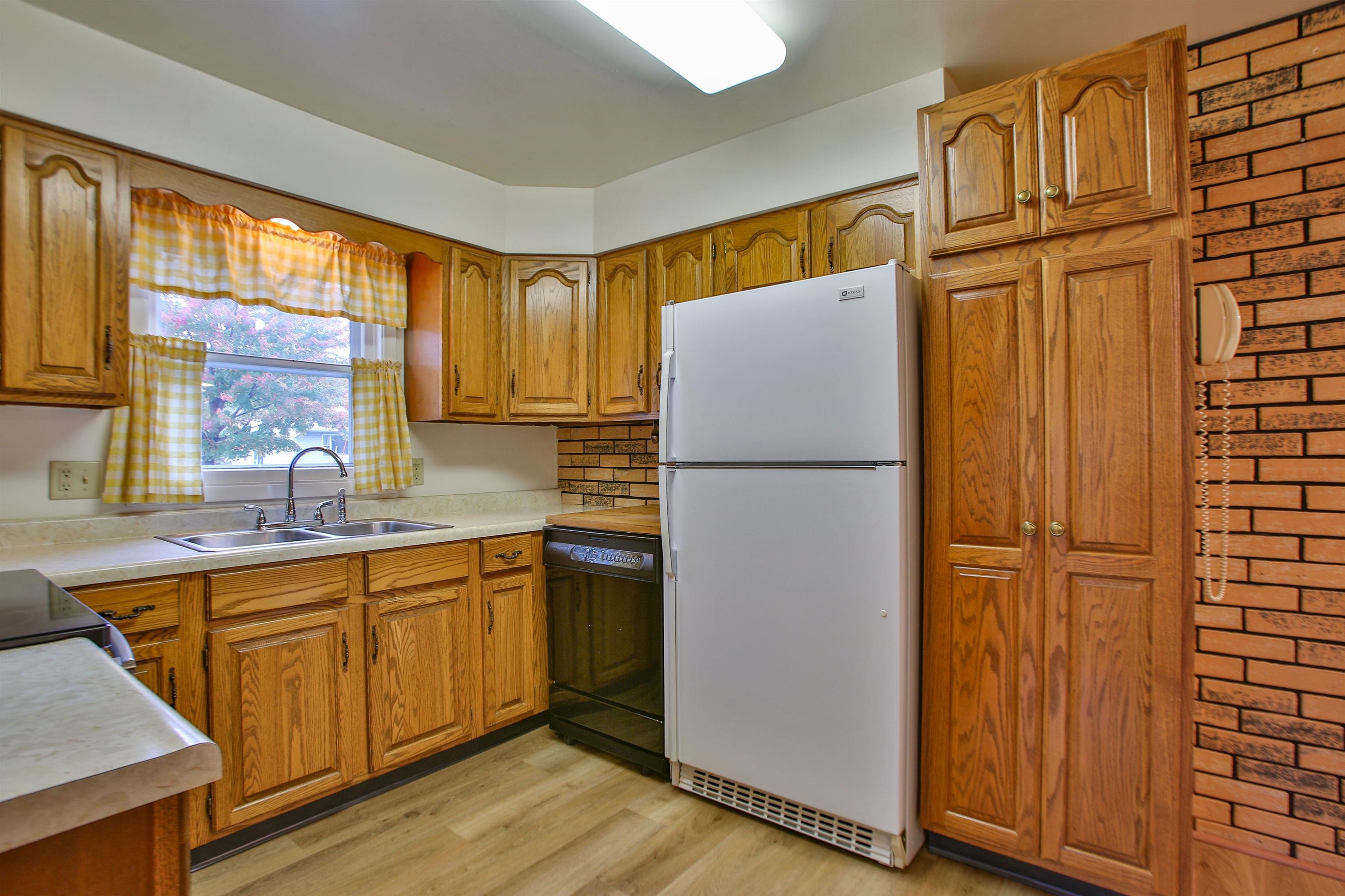 1402 Evergreen Road Property Photo 9