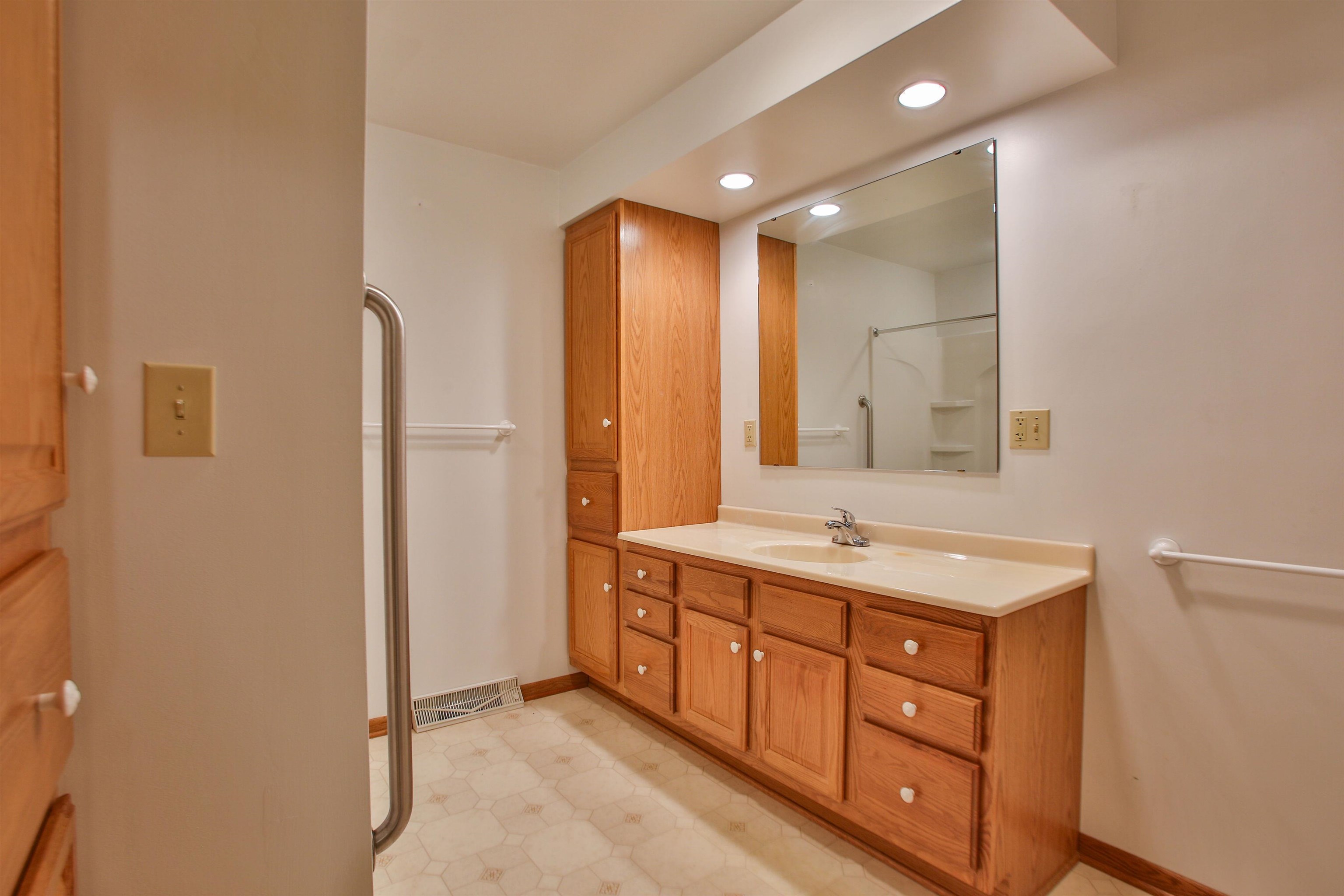 1402 Evergreen Road Property Photo 14