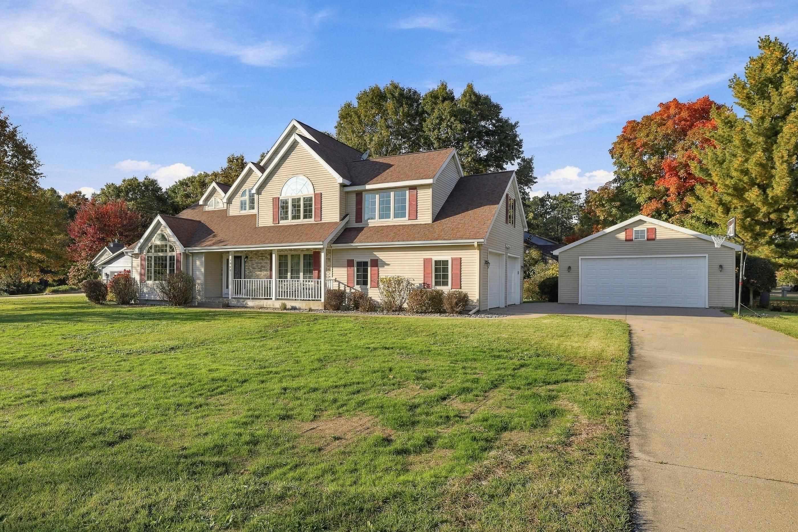 1900 Apple Court Property Photo 4