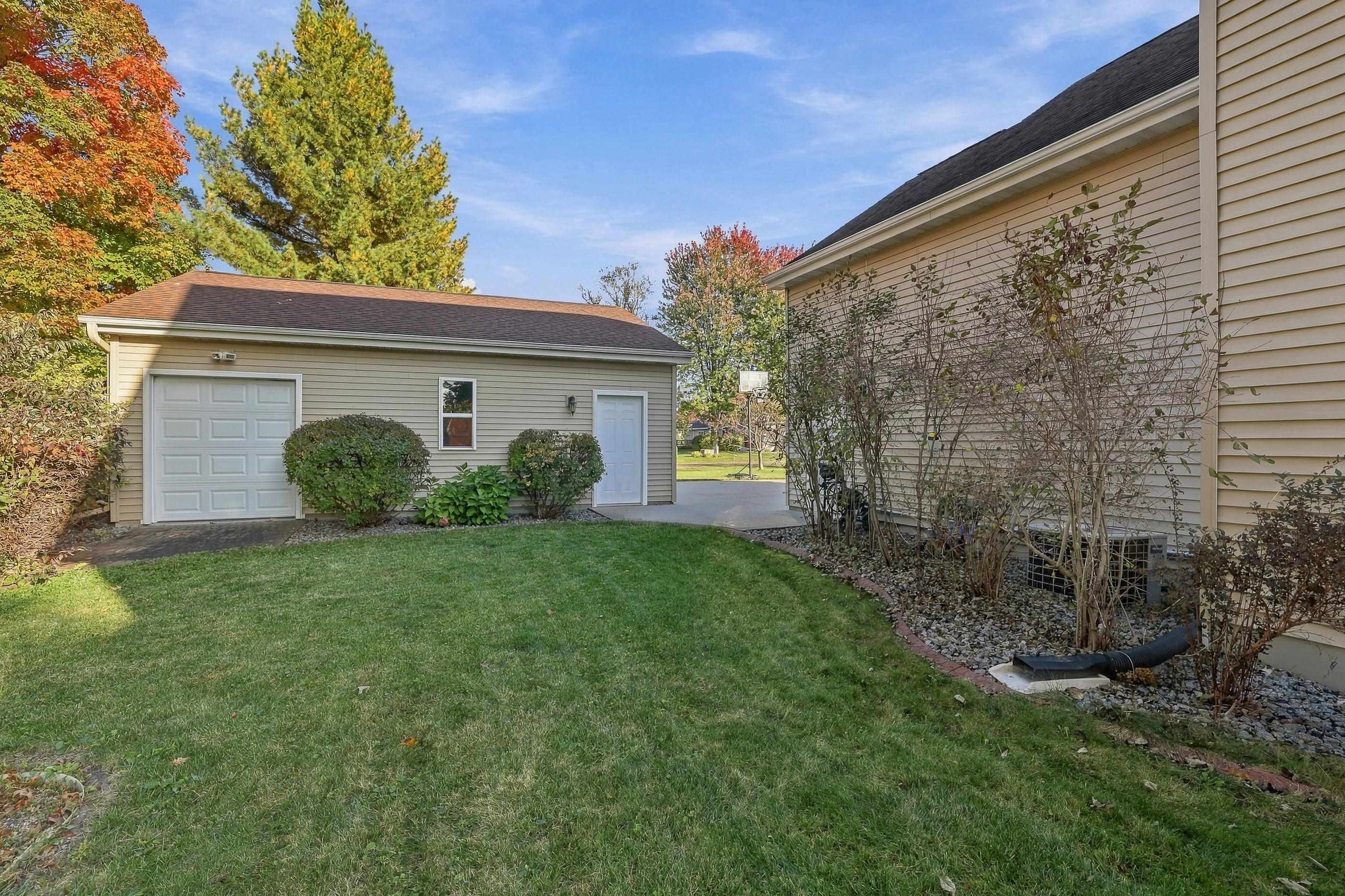 1900 Apple Court Property Photo 45
