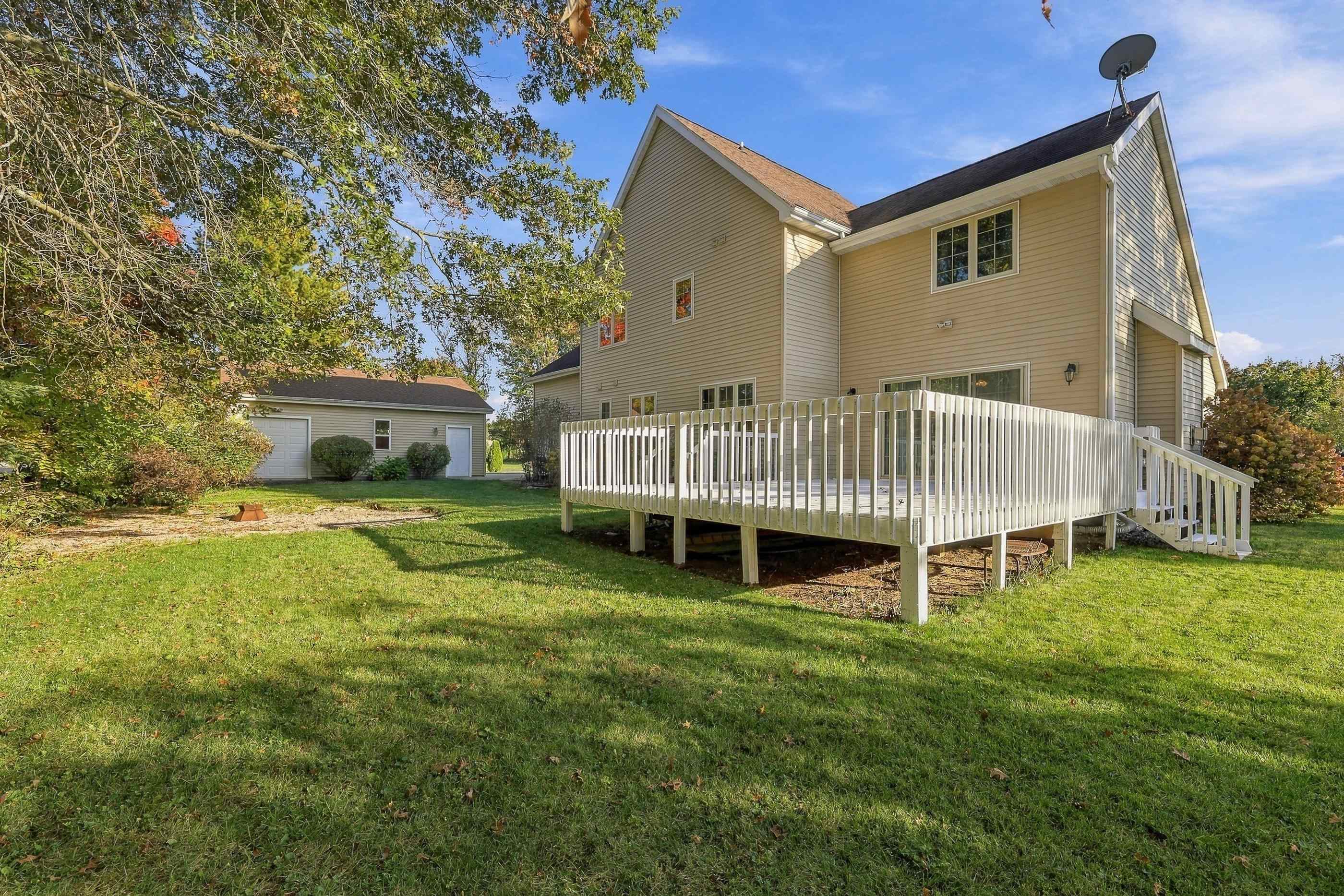 1900 Apple Court Property Photo 46