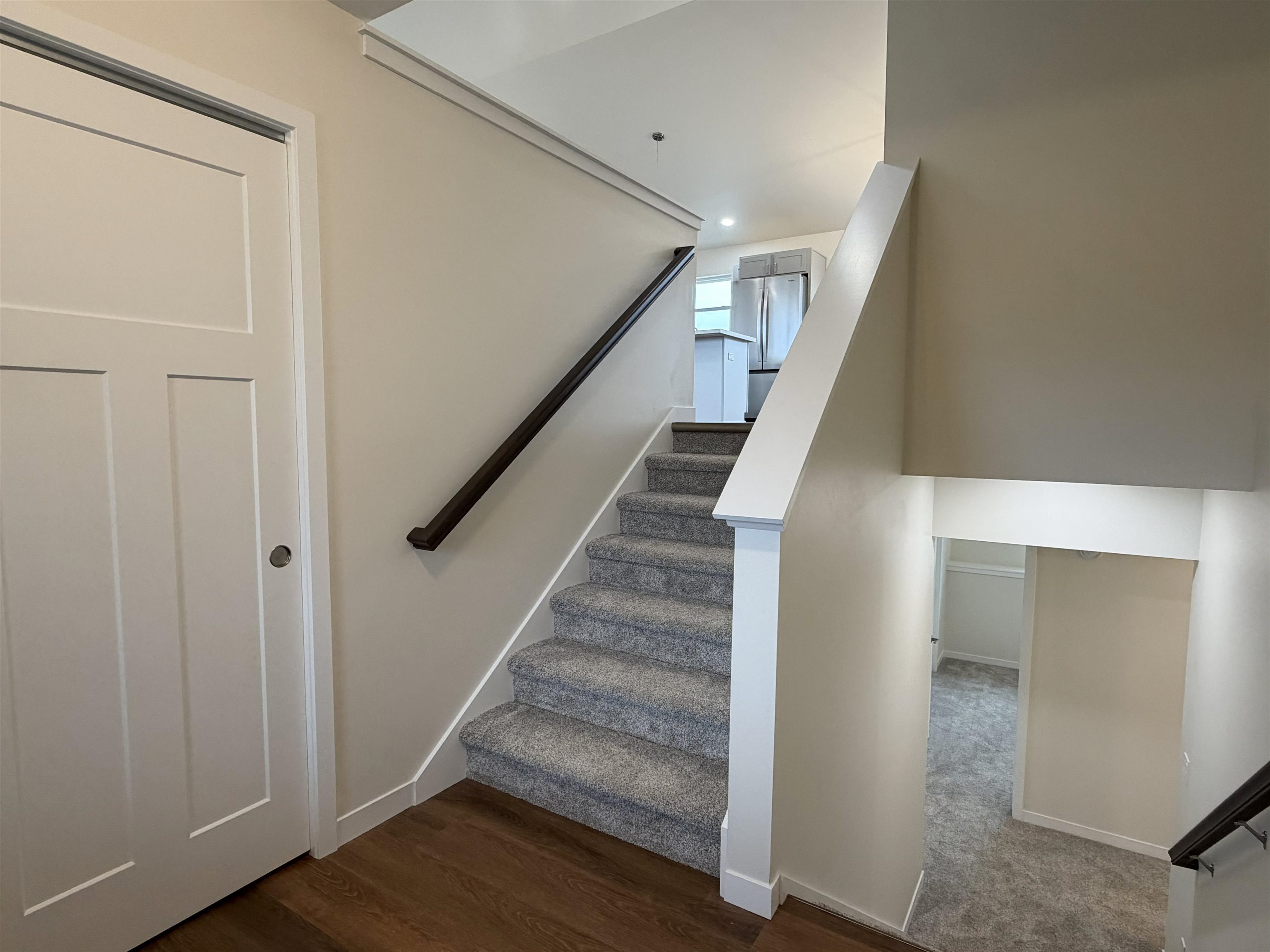 695 Oak Street Property Photo 4