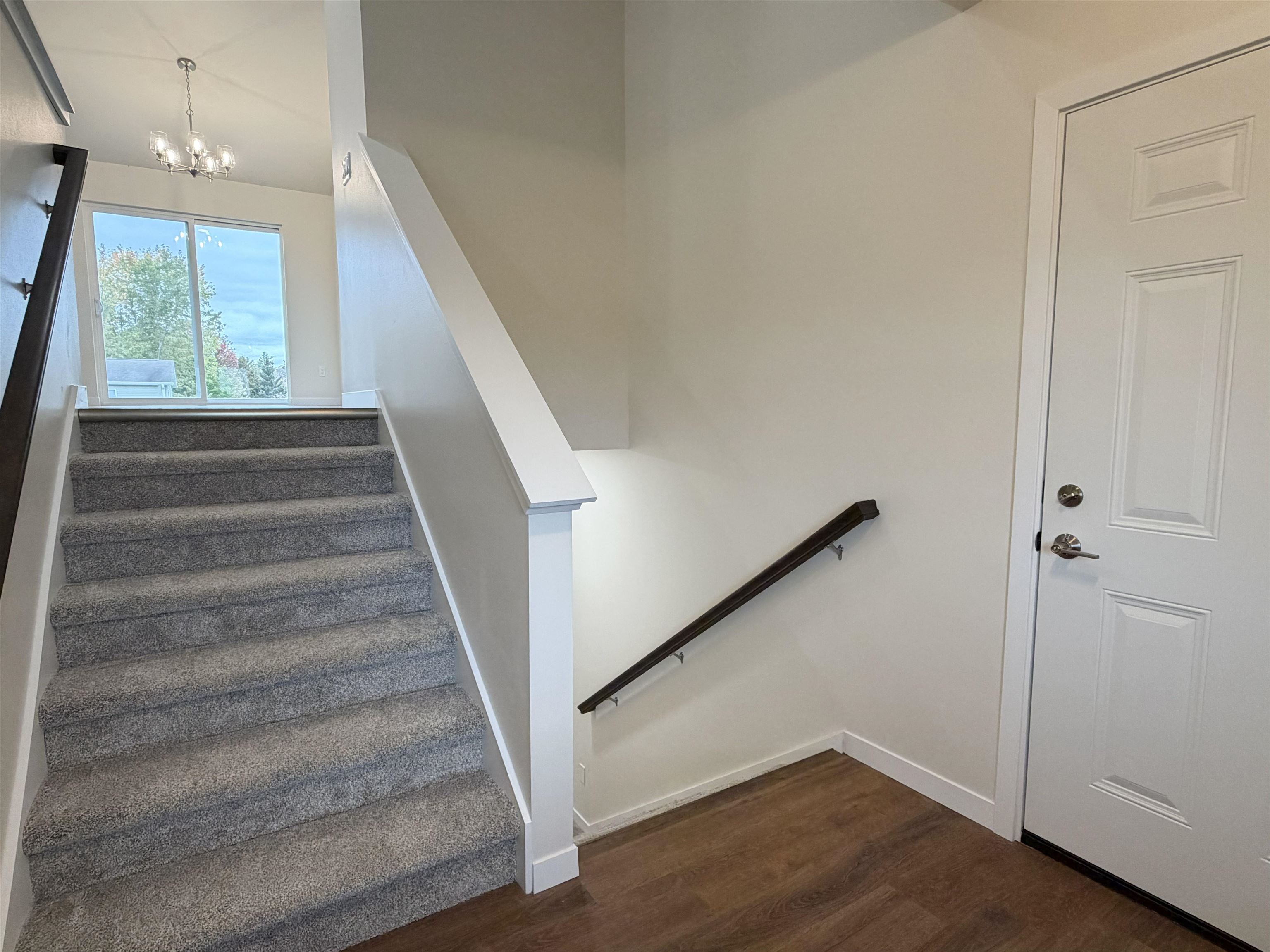 695 Oak Street Property Photo 5