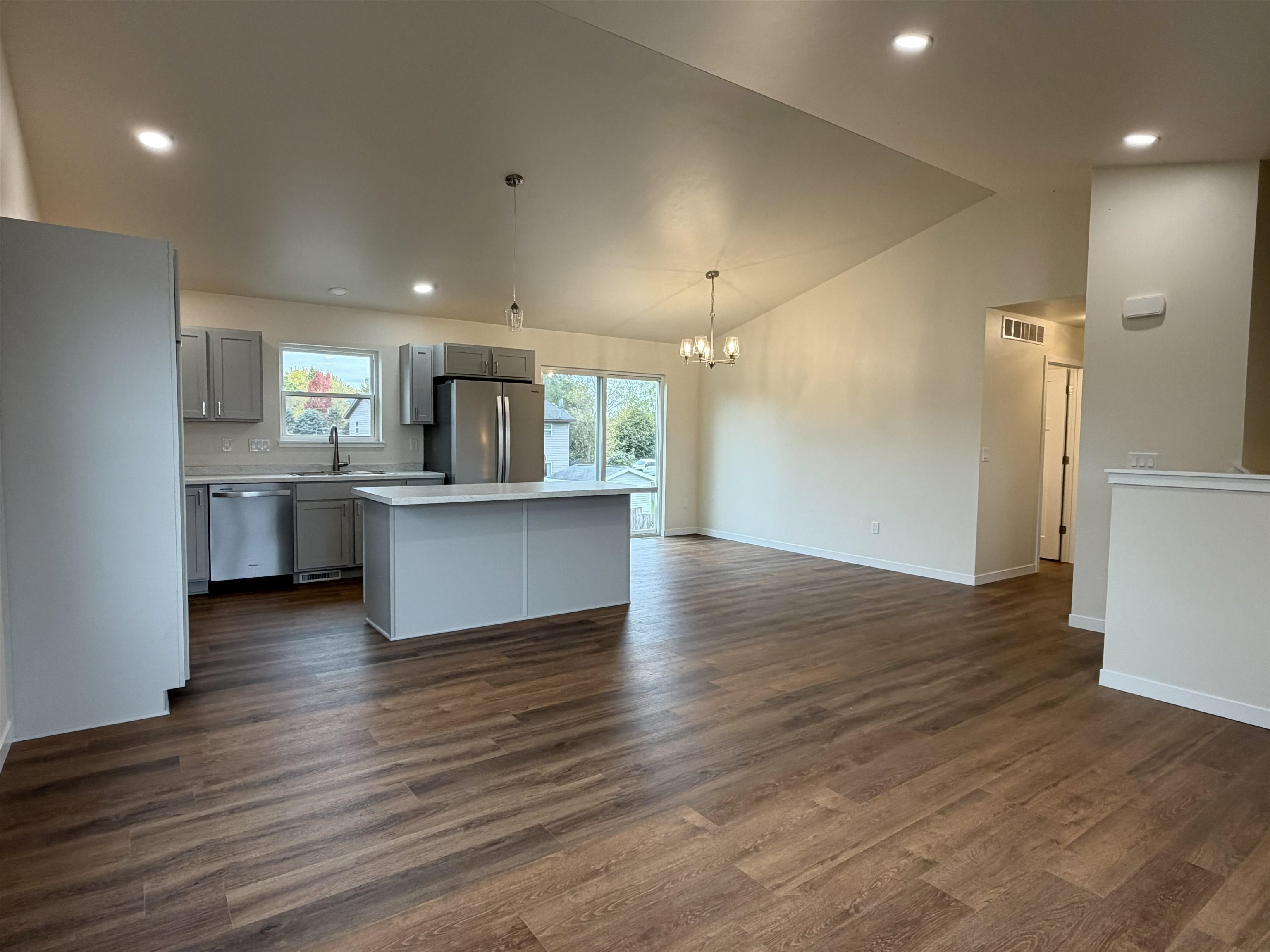 695 Oak Street Property Photo 7