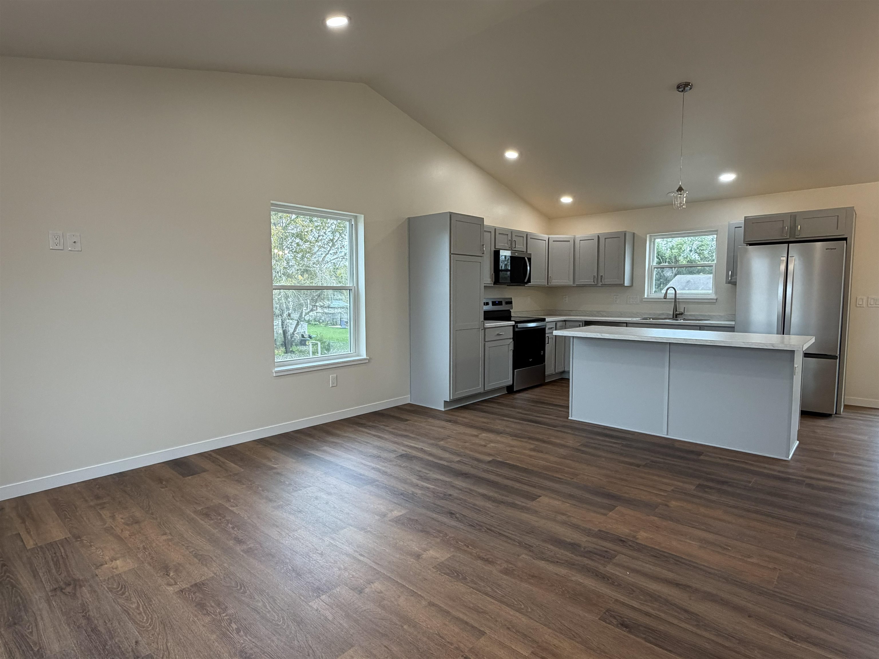 695 Oak Street Property Photo 8