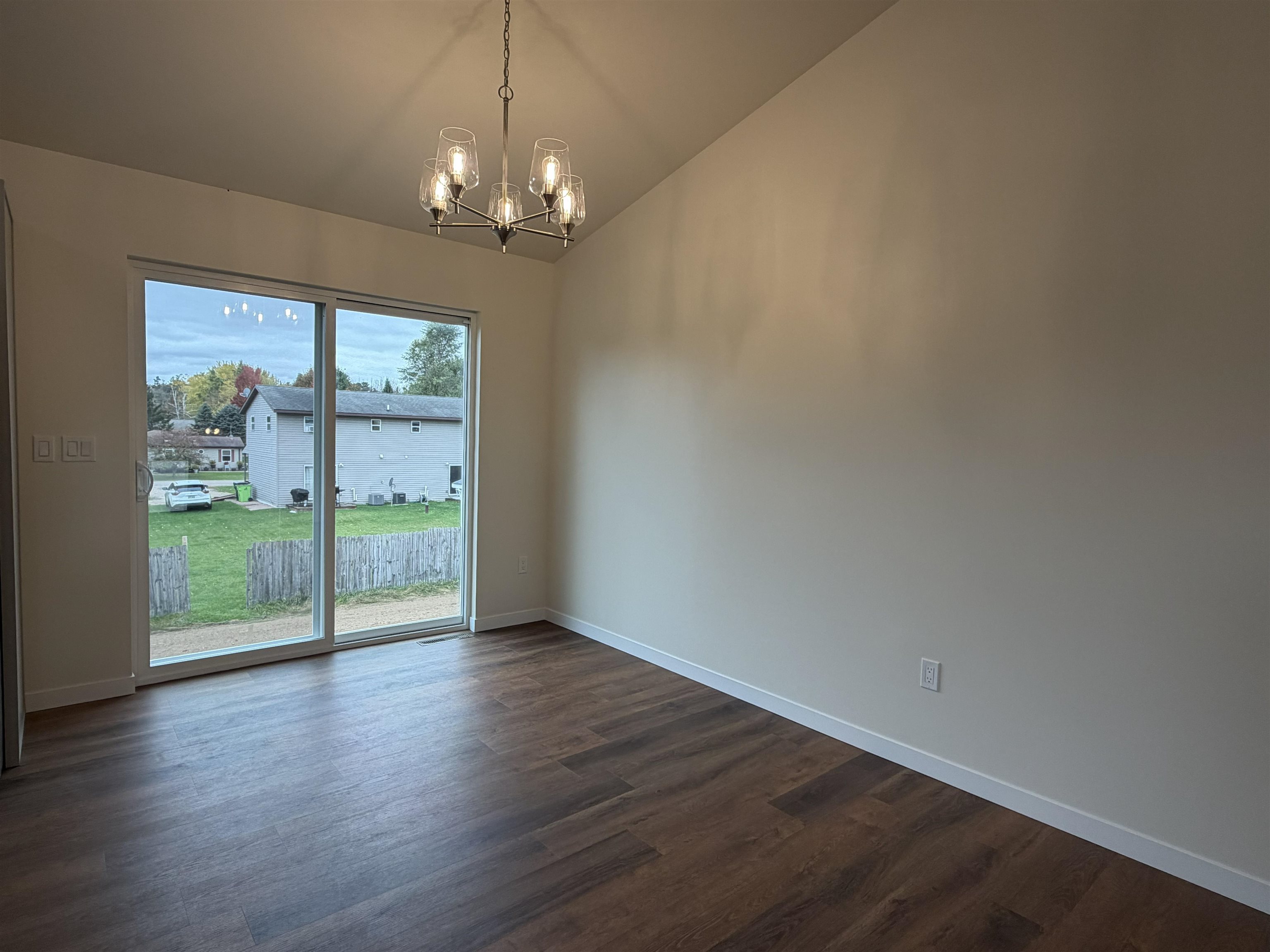 695 Oak Street Property Photo 10