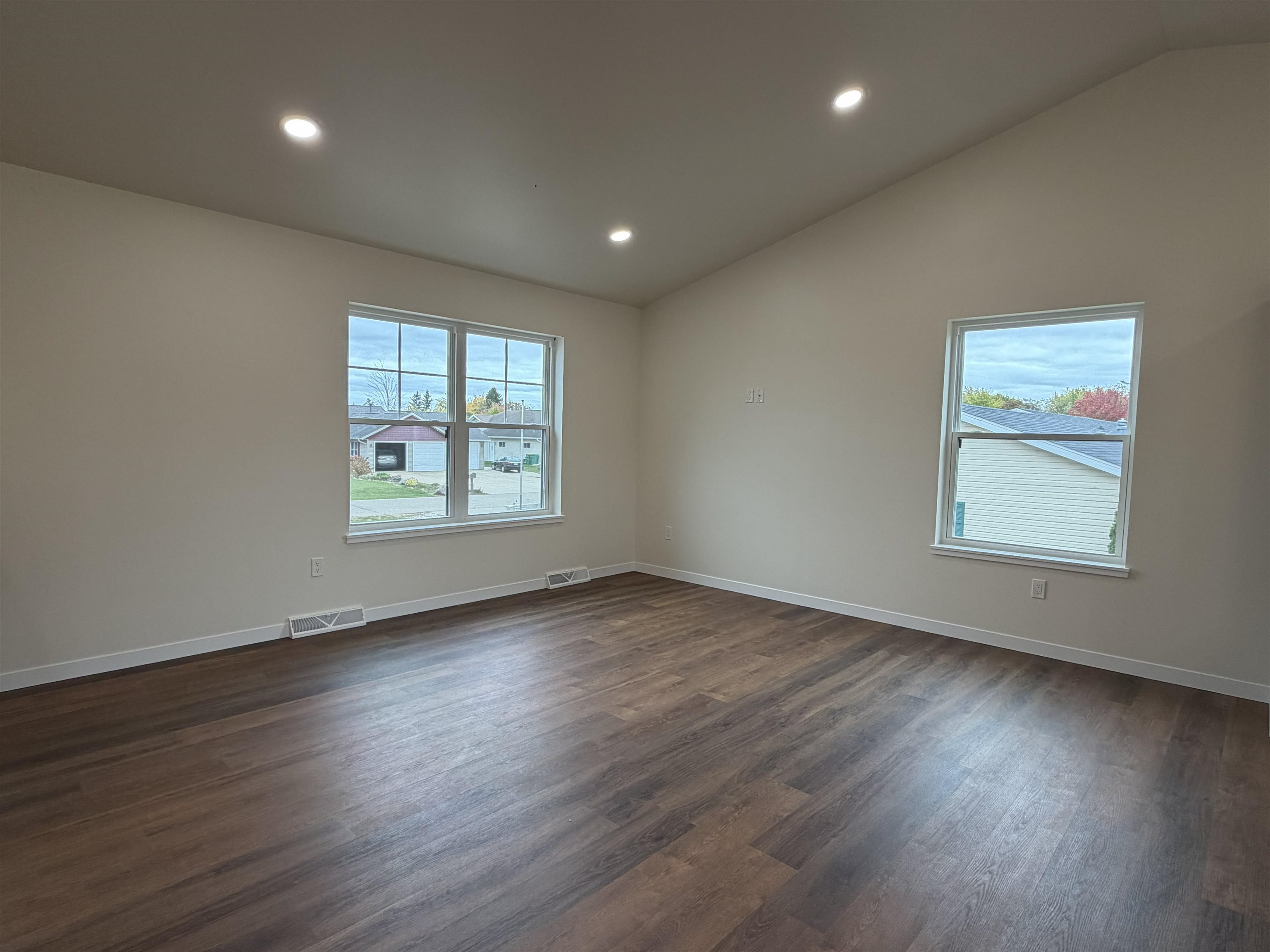 695 Oak Street Property Photo 11