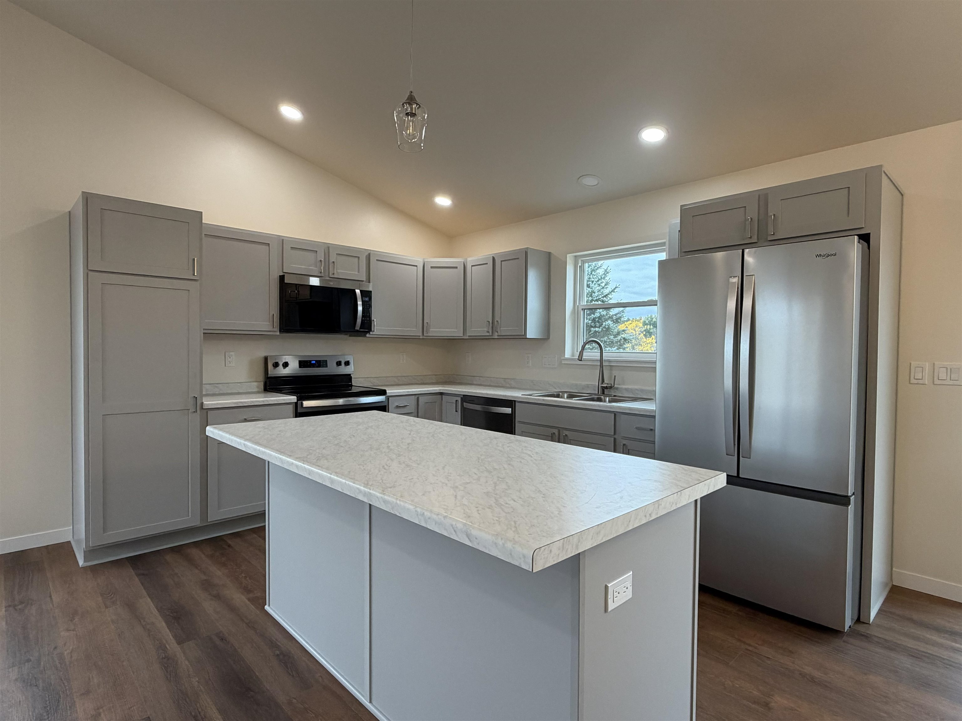 695 Oak Street Property Photo 12