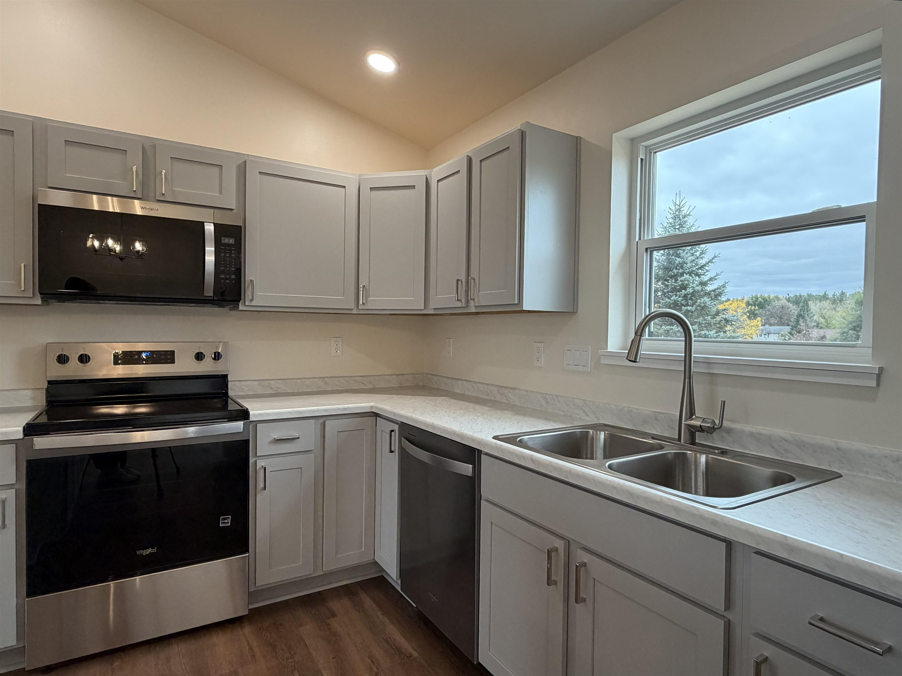 695 Oak Street Property Photo 13