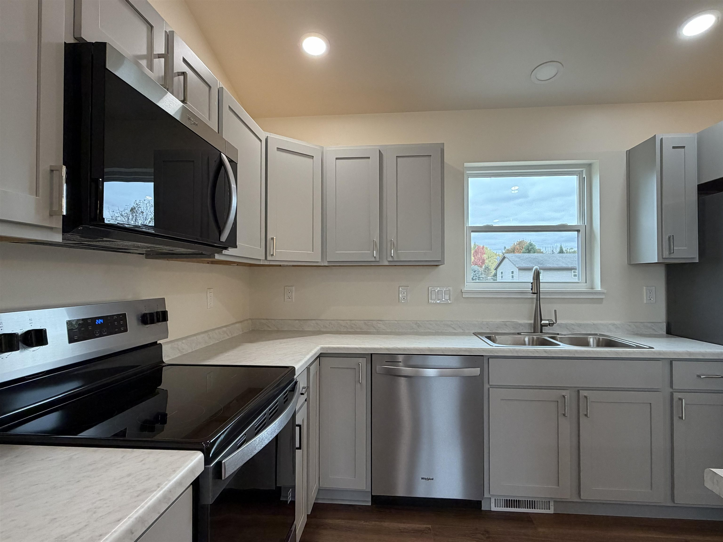 695 Oak Street Property Photo 14