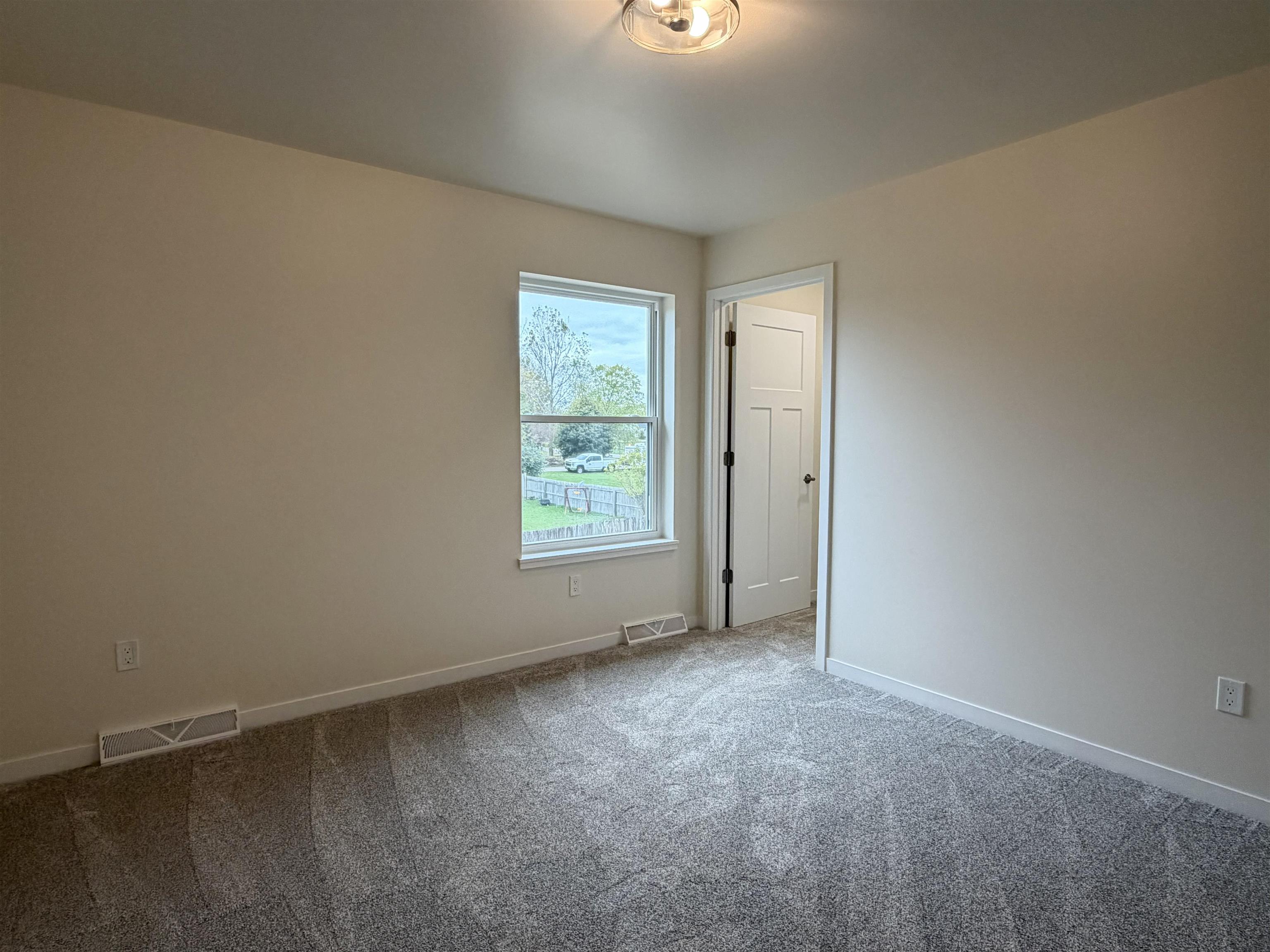 695 Oak Street Property Photo 20