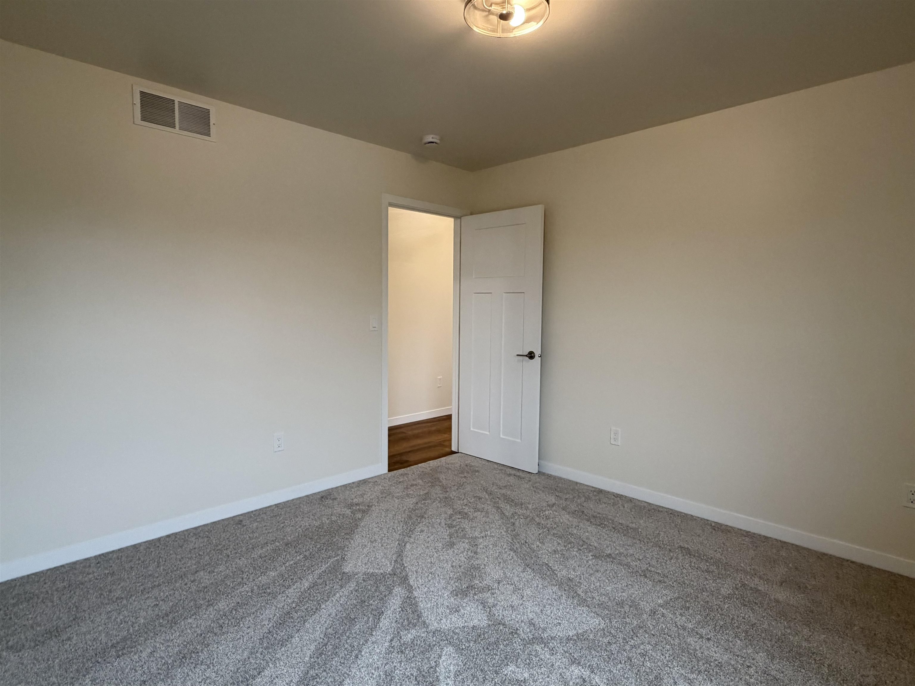 695 Oak Street Property Photo 22