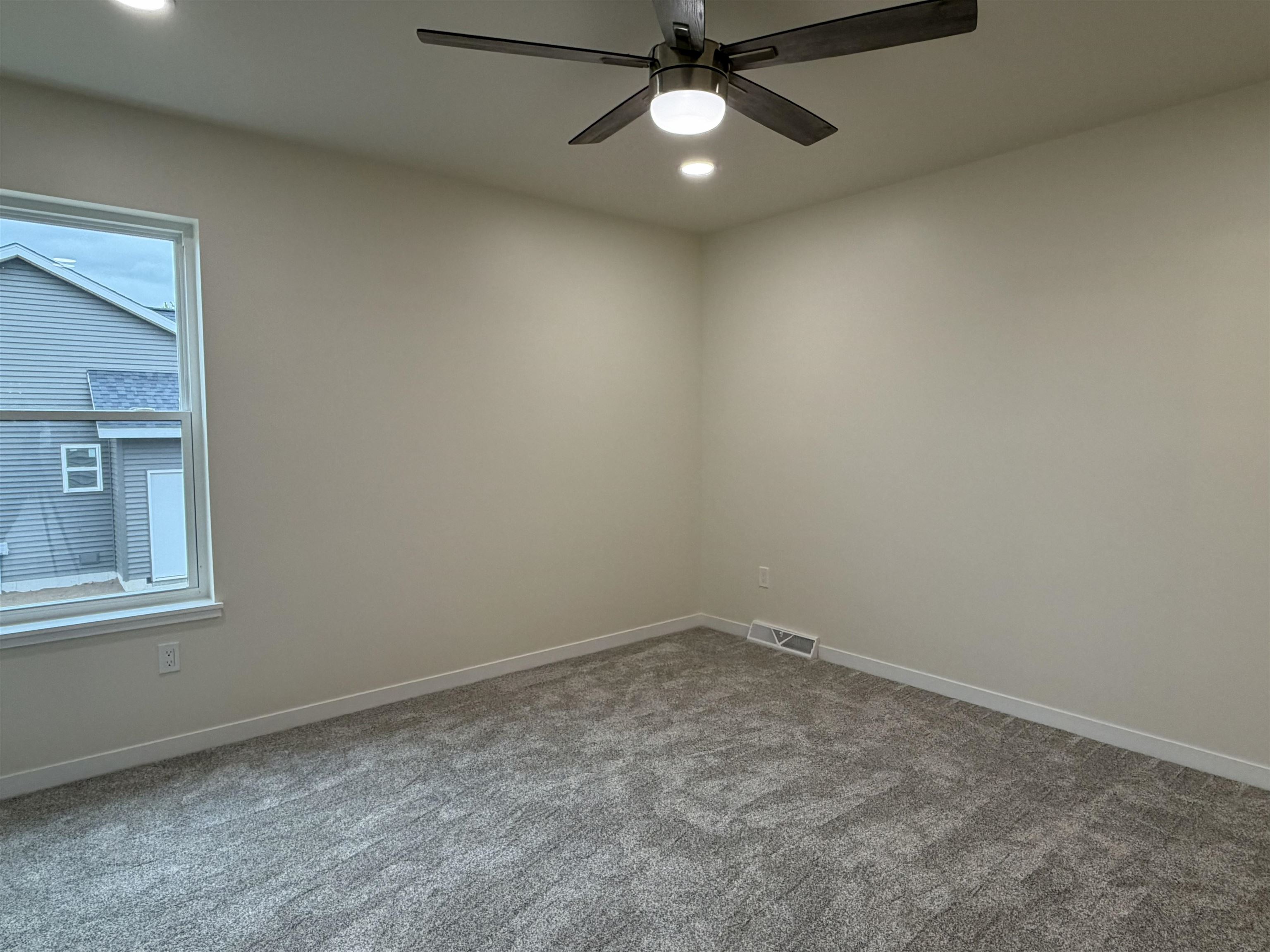 695 Oak Street Property Photo 23