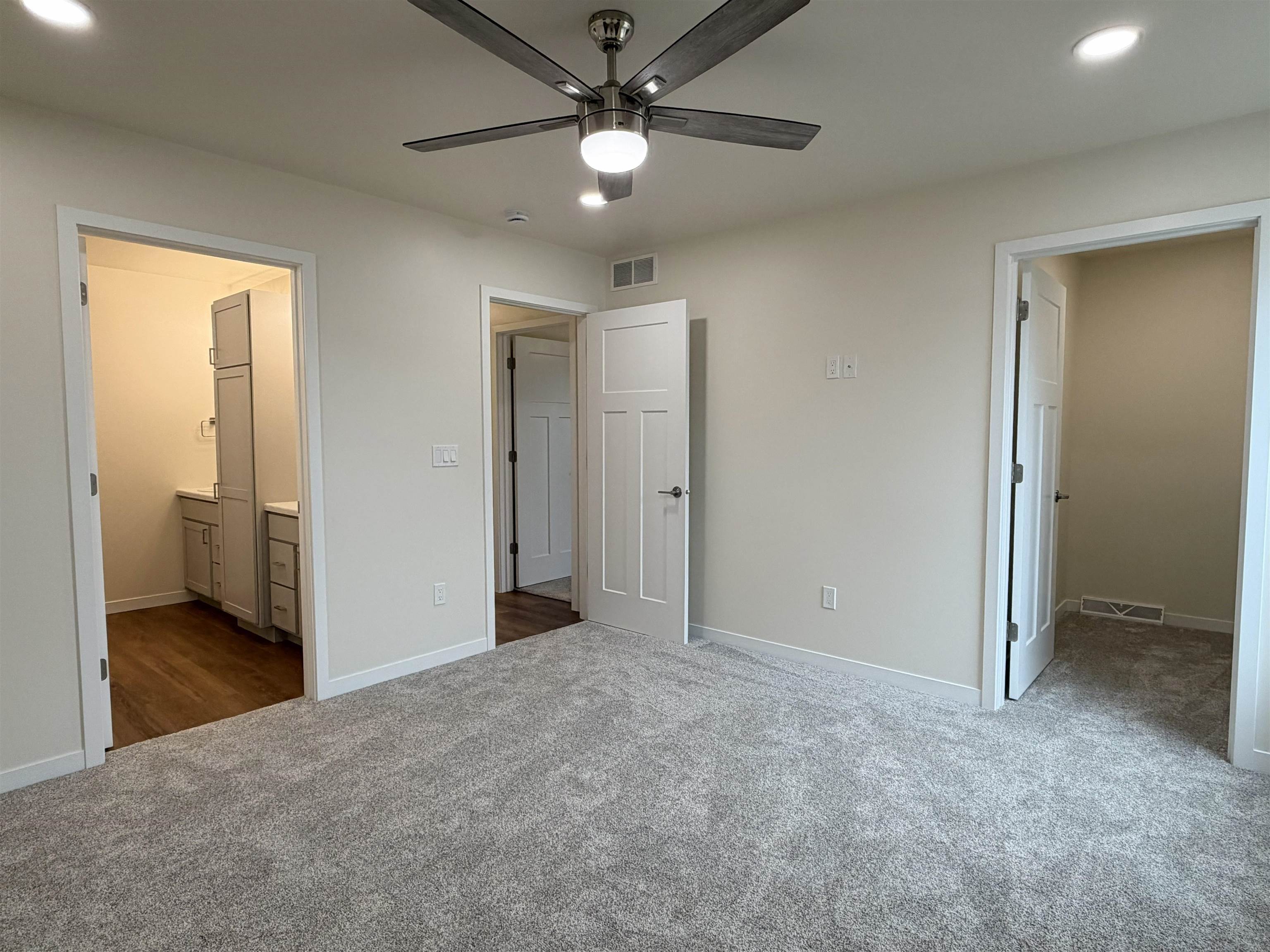 695 Oak Street Property Photo 24