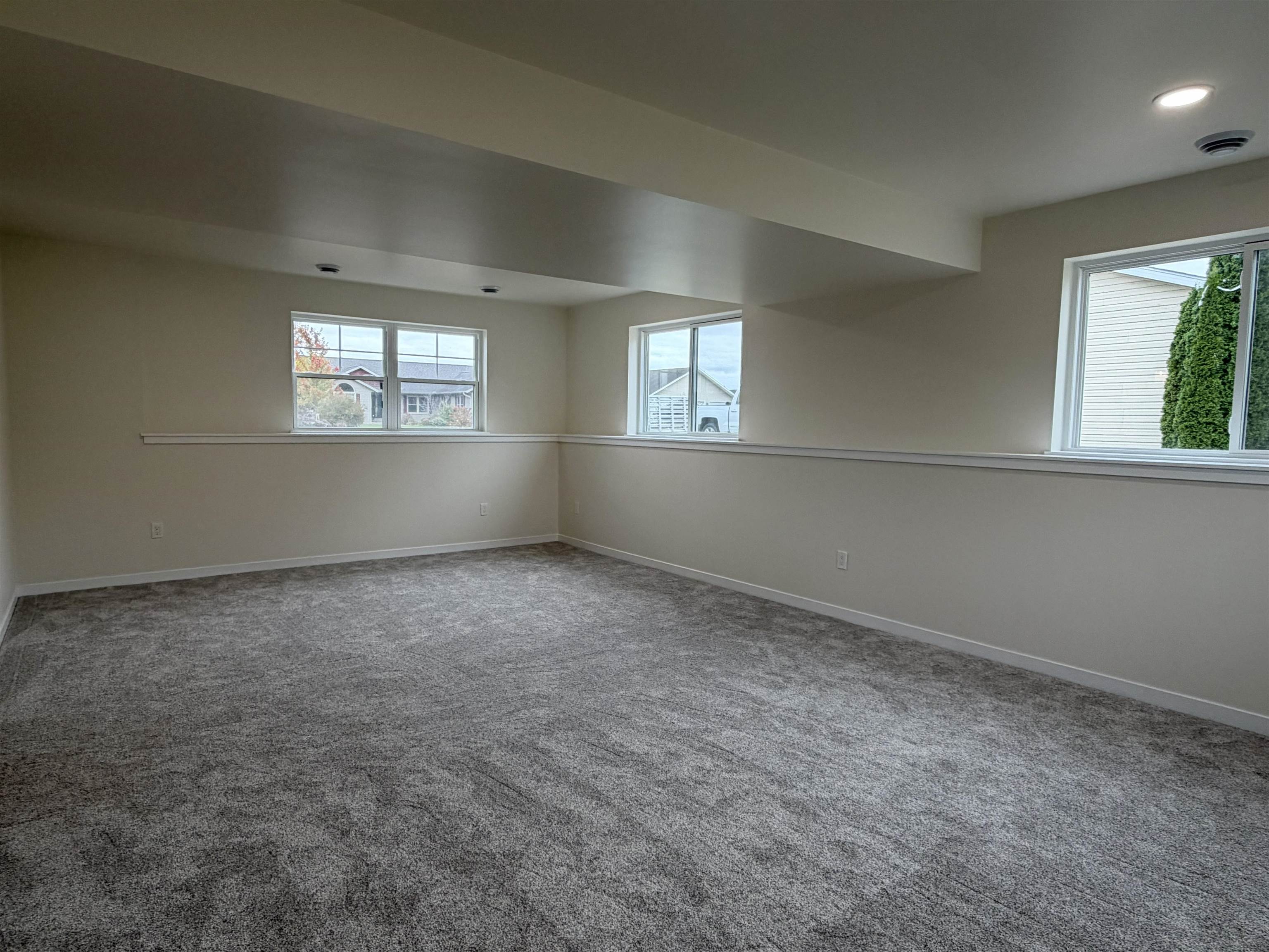 695 Oak Street Property Photo 30