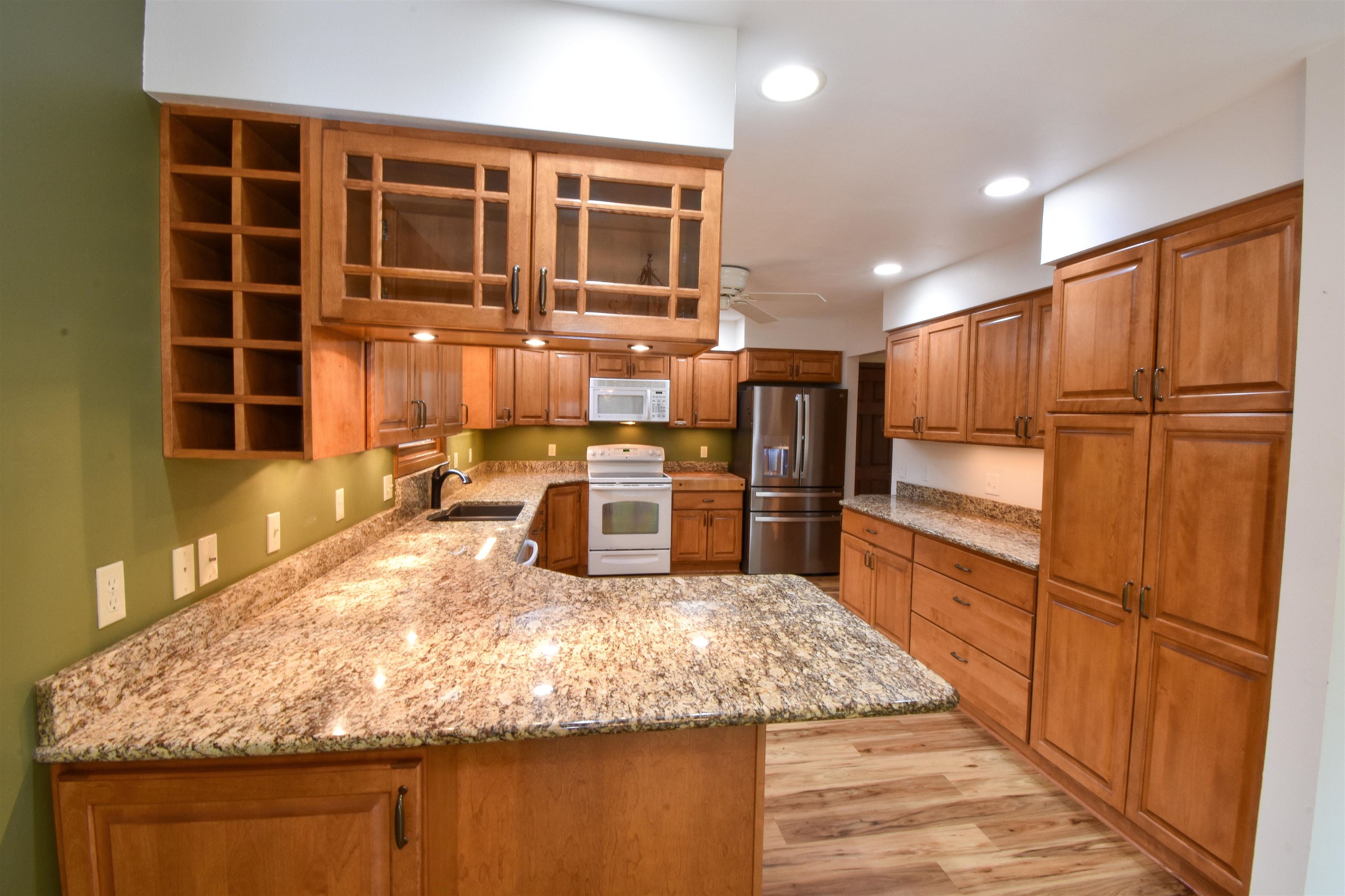 2311 Rainbow Drive Property Photo 4