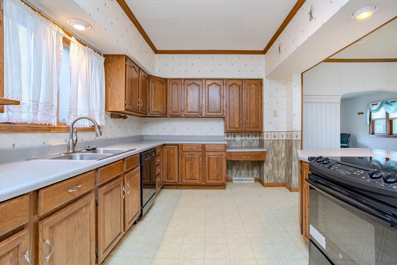 300 Cottage Street Property Photo 7