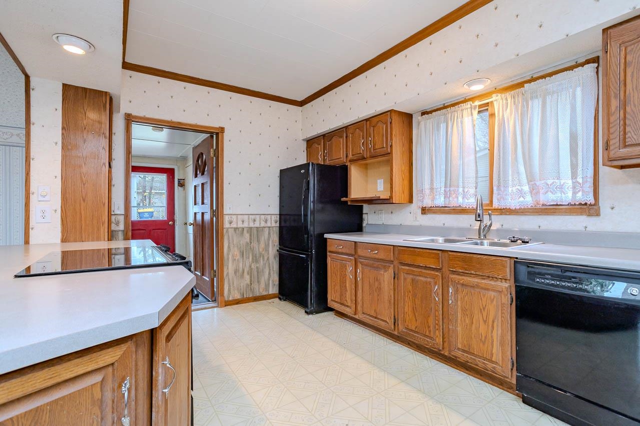 300 Cottage Street Property Photo 8