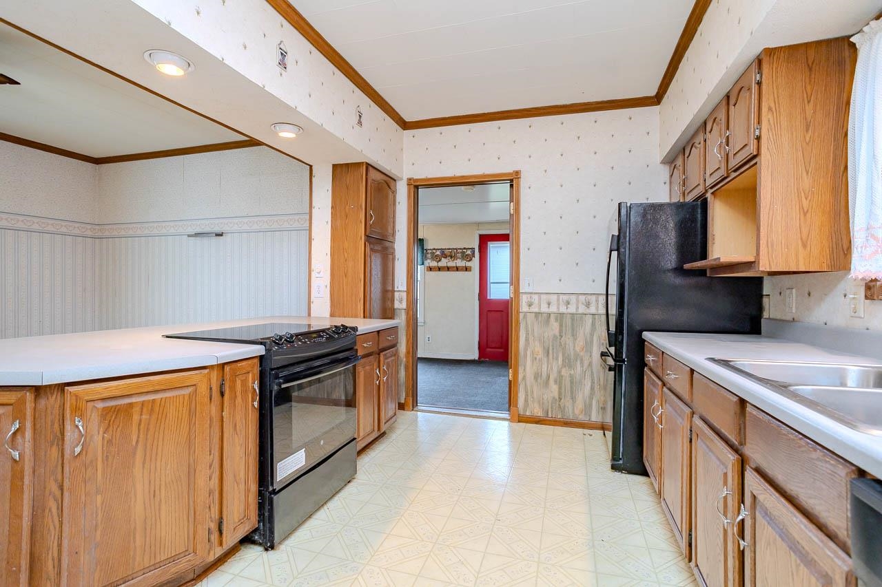 300 Cottage Street Property Photo 9