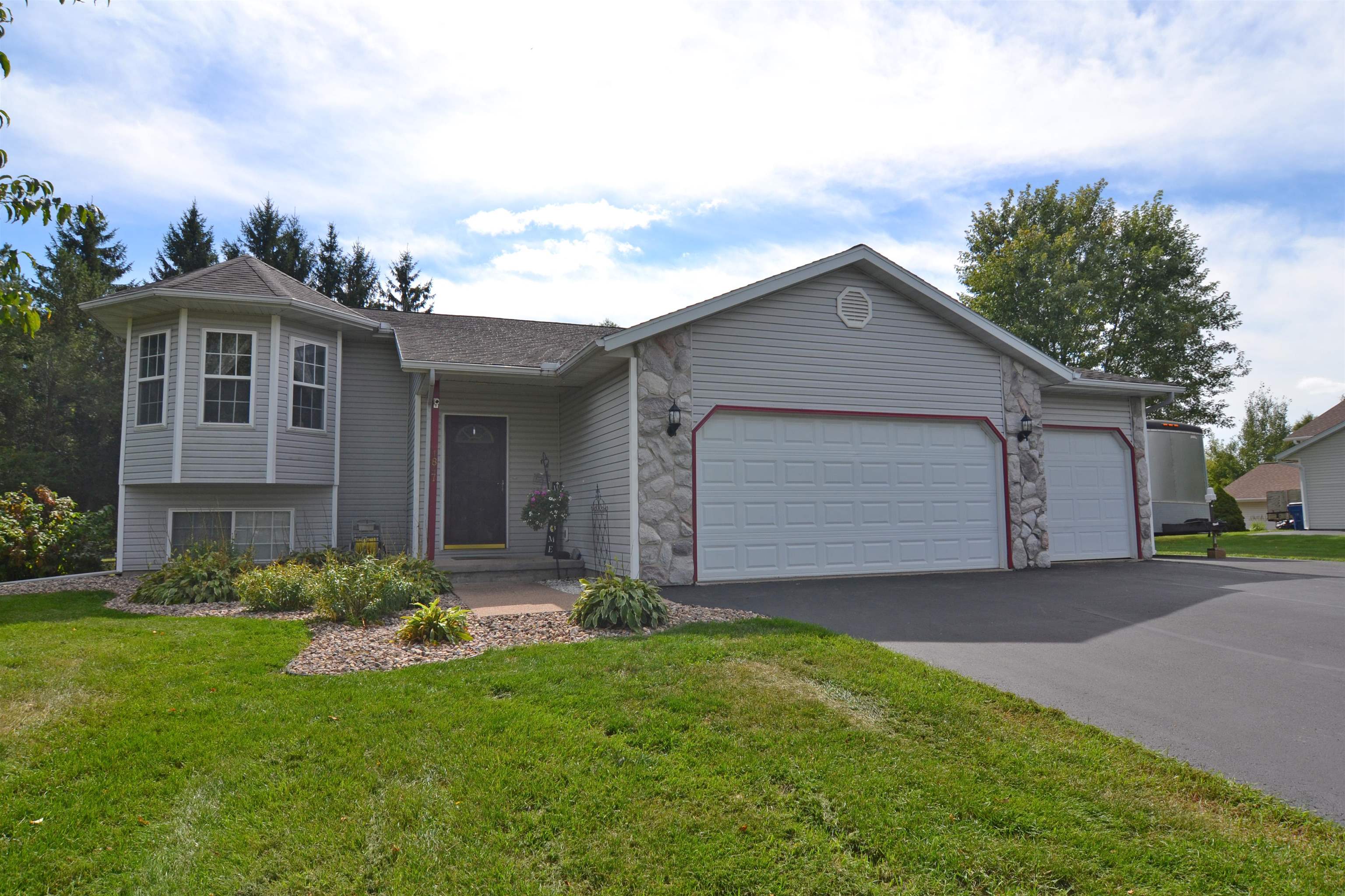 1847 Manatee Drive Property Photo 1