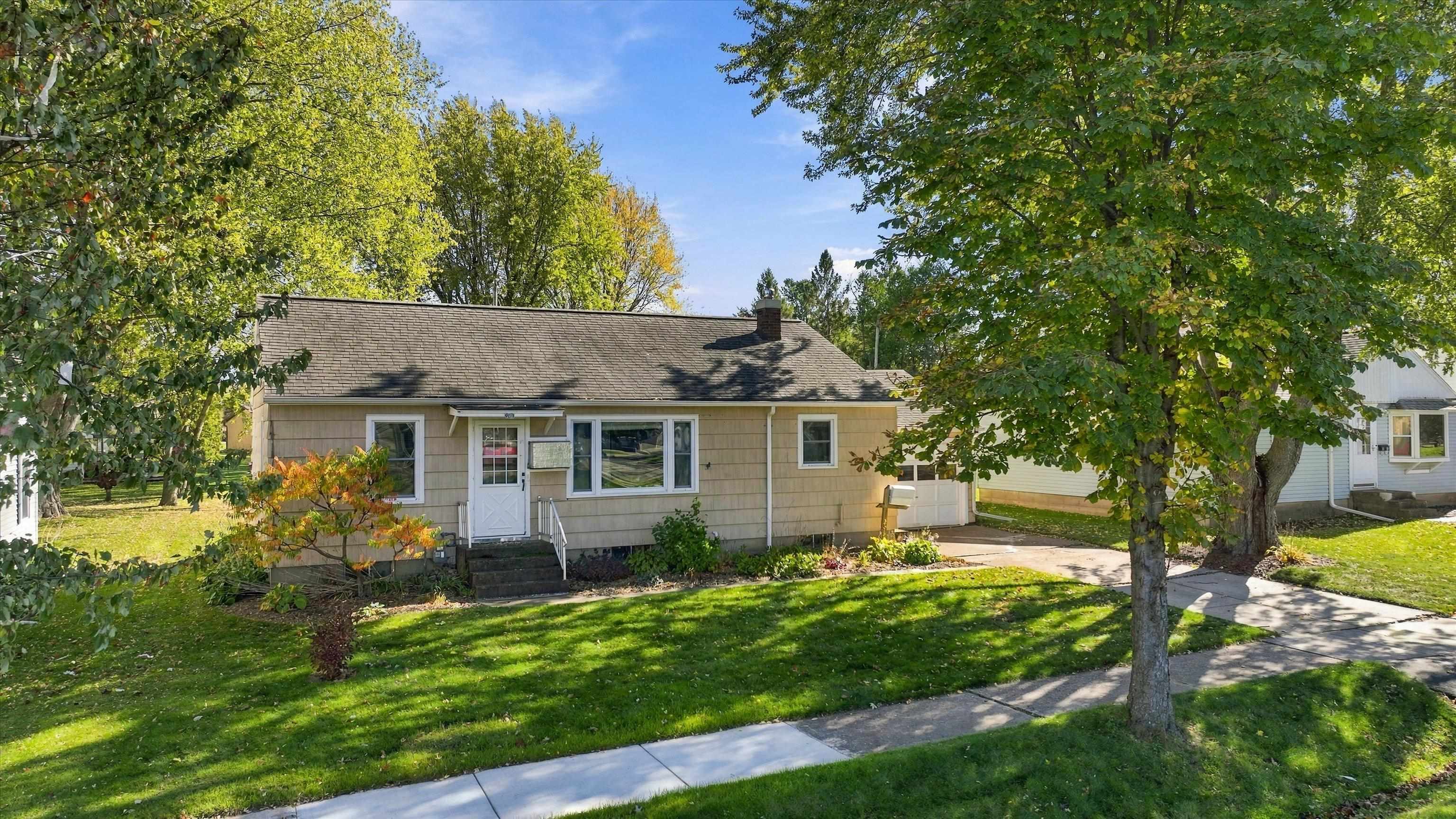 901 N MAPLE AVENUE Property Photo 1