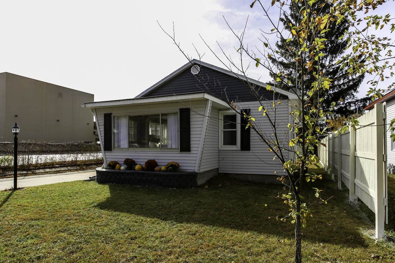 2516 Warner Street Property Photo 2