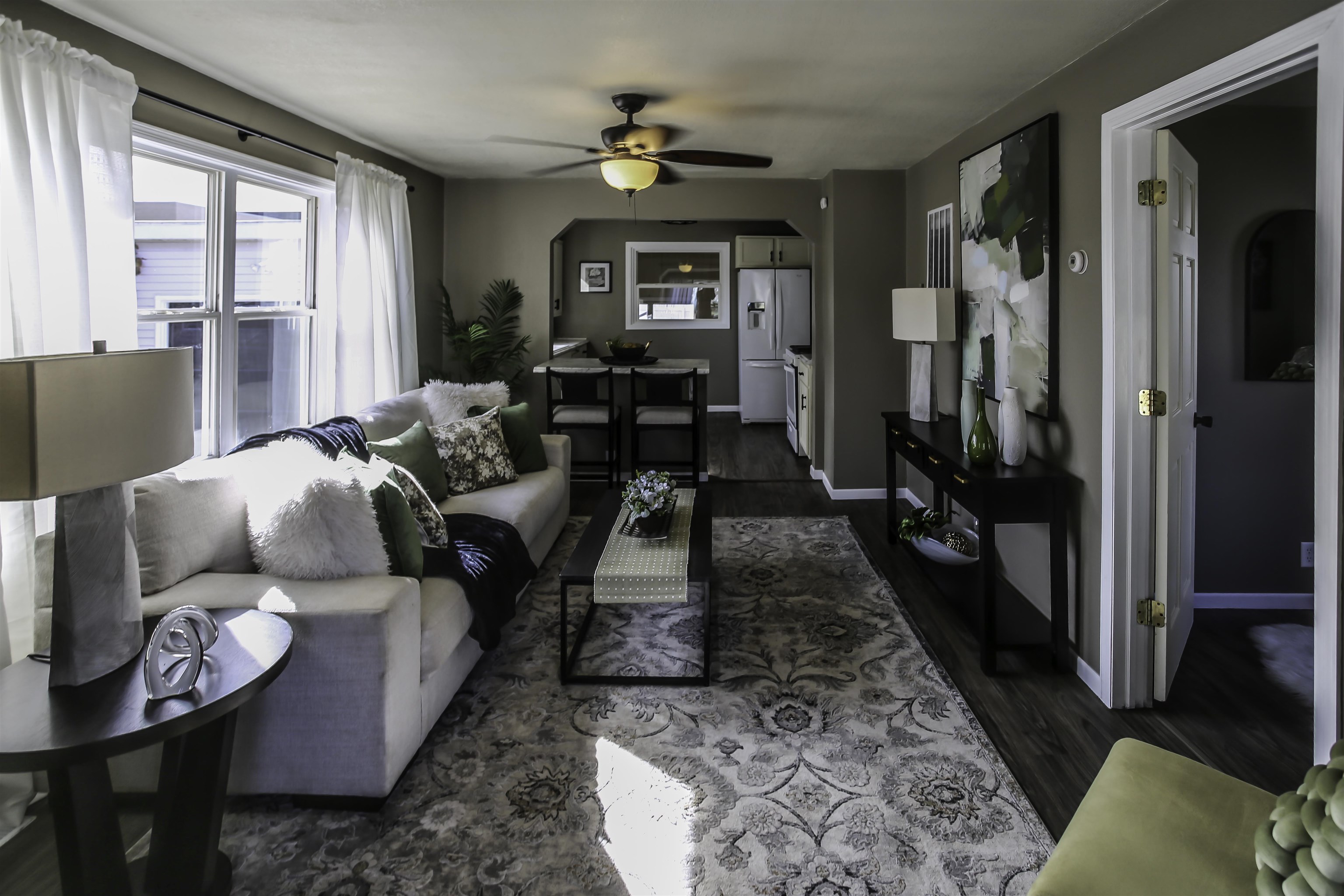 2516 Warner Street Property Photo 4
