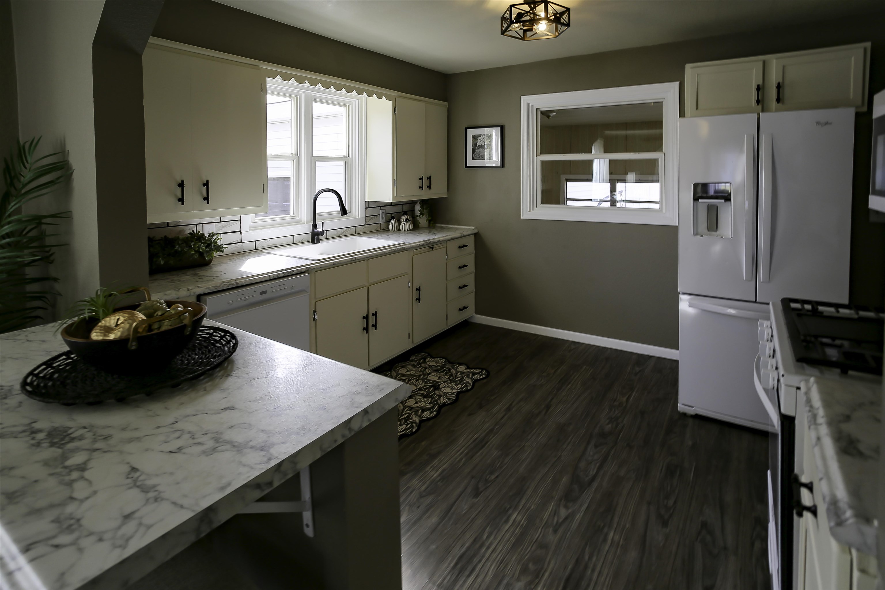 2516 Warner Street Property Photo 9