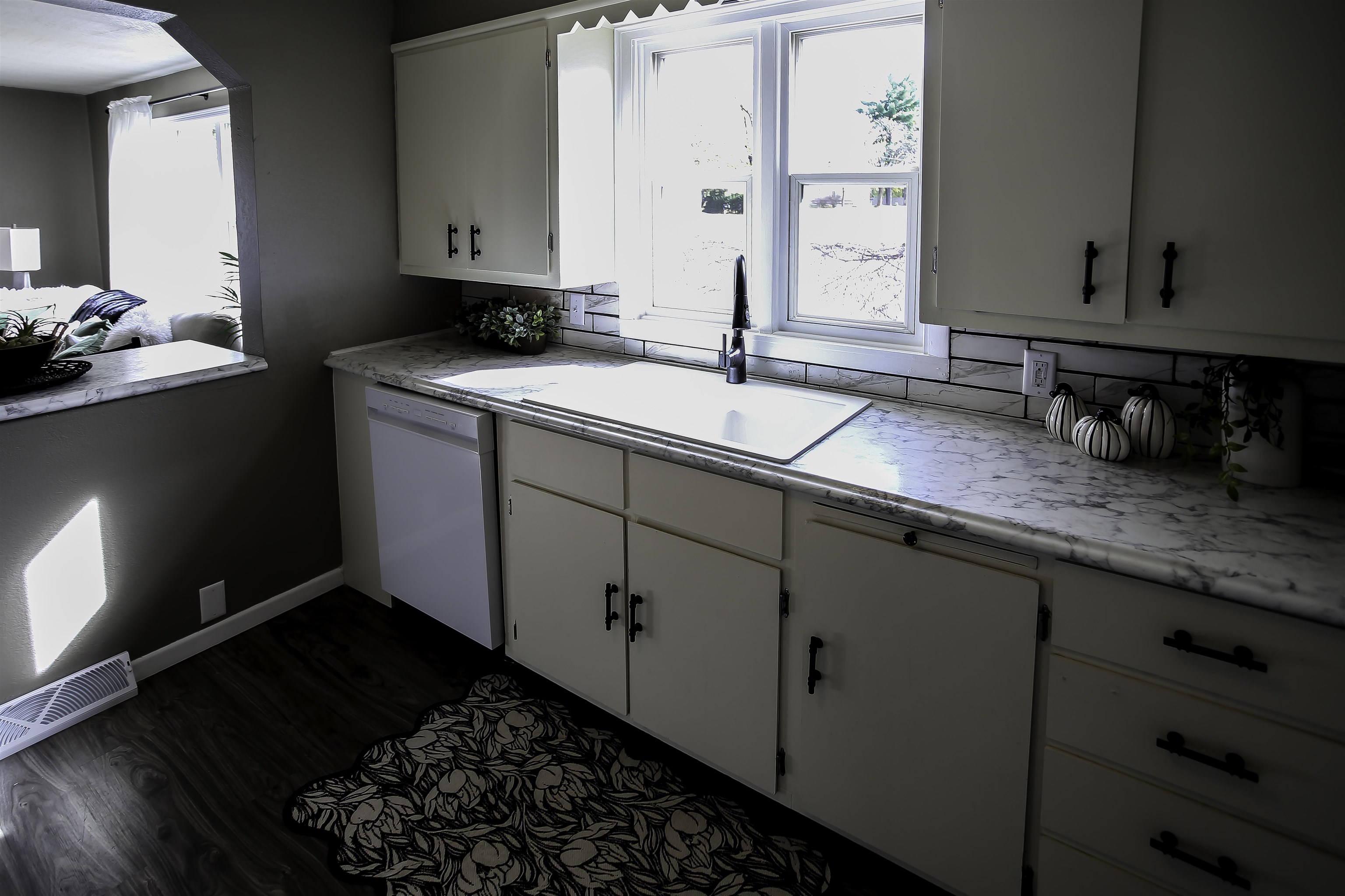 2516 Warner Street Property Photo 10