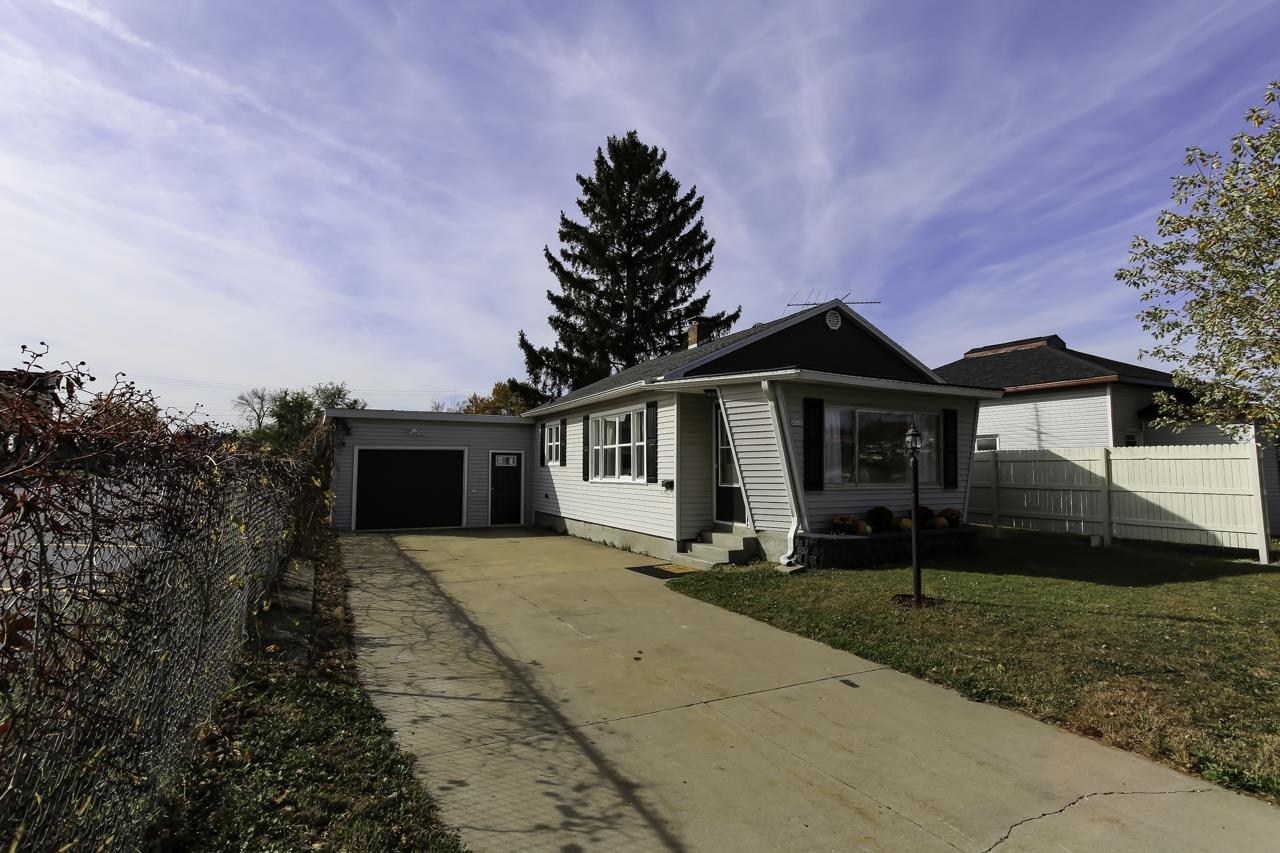 2516 Warner Street Property Photo 15