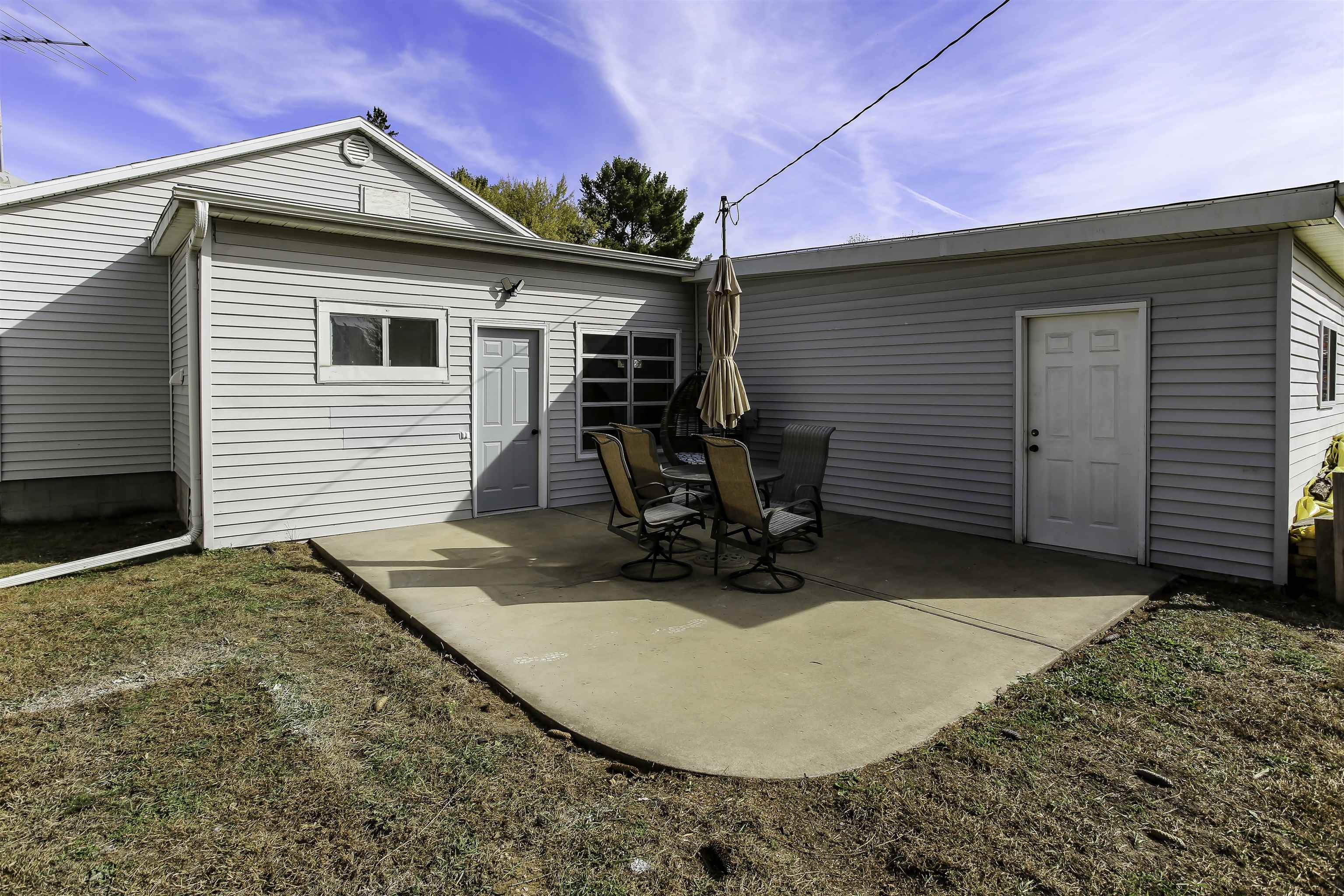 2516 Warner Street Property Photo 16