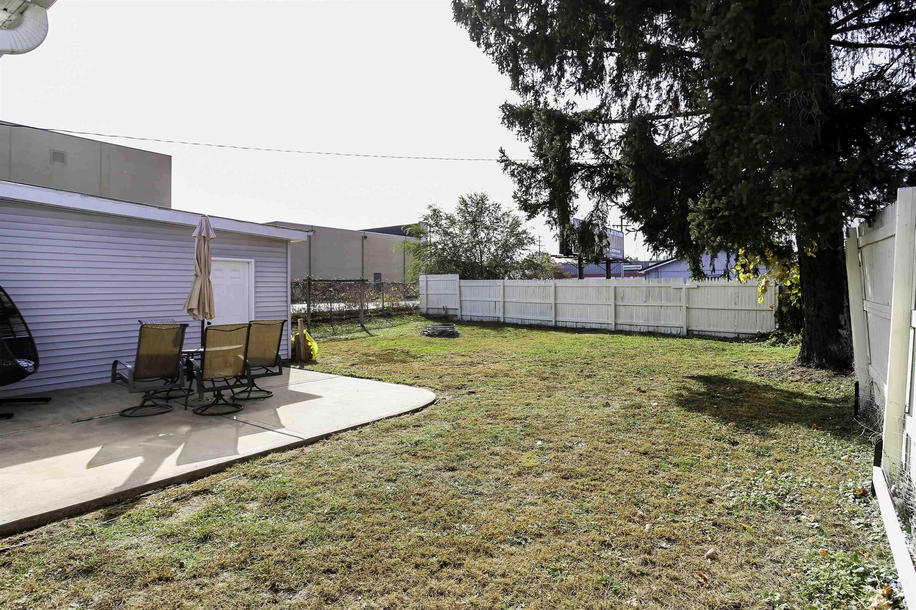 2516 Warner Street Property Photo 18