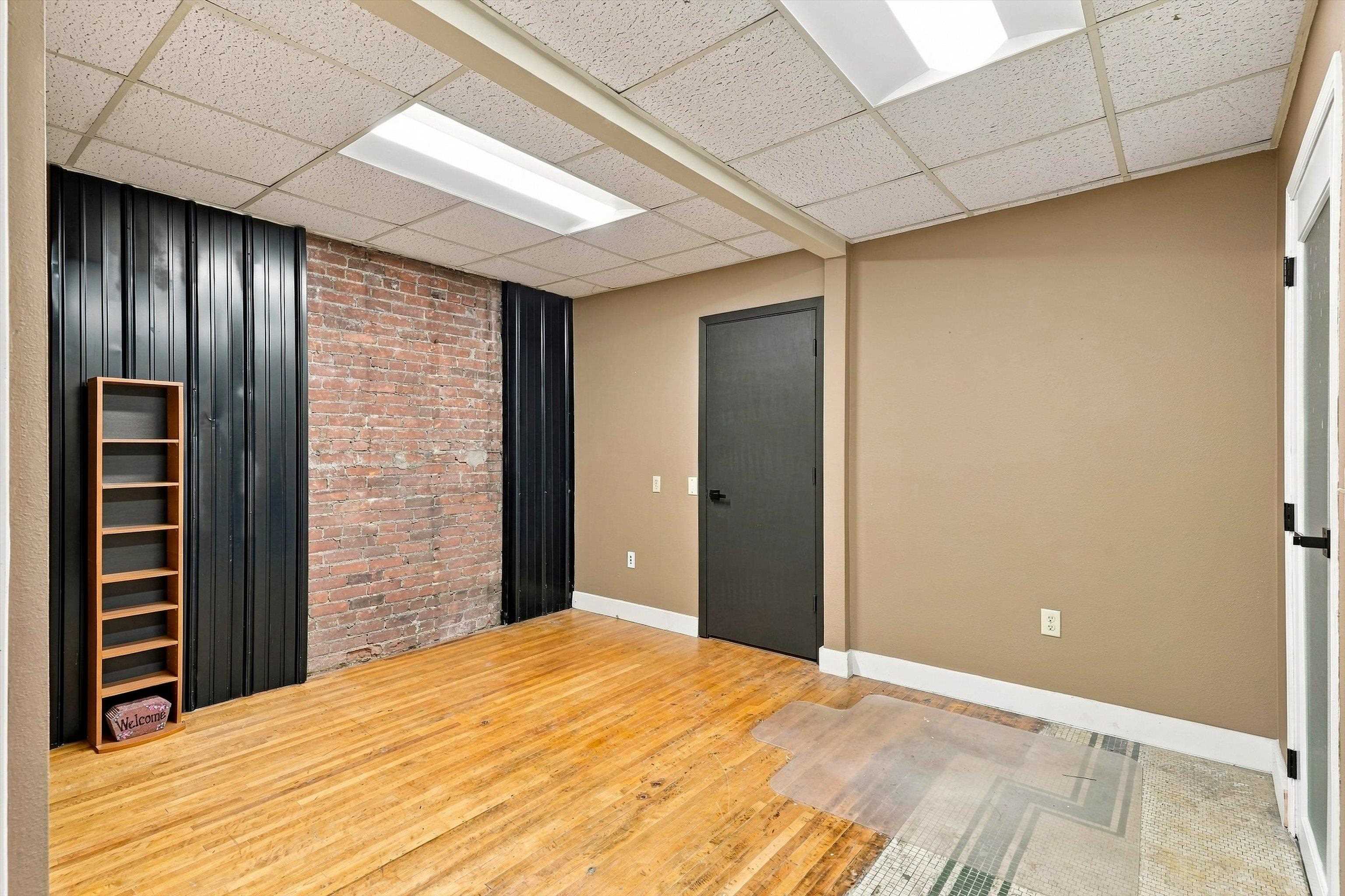 209 S Central Avenue Property Photo 17