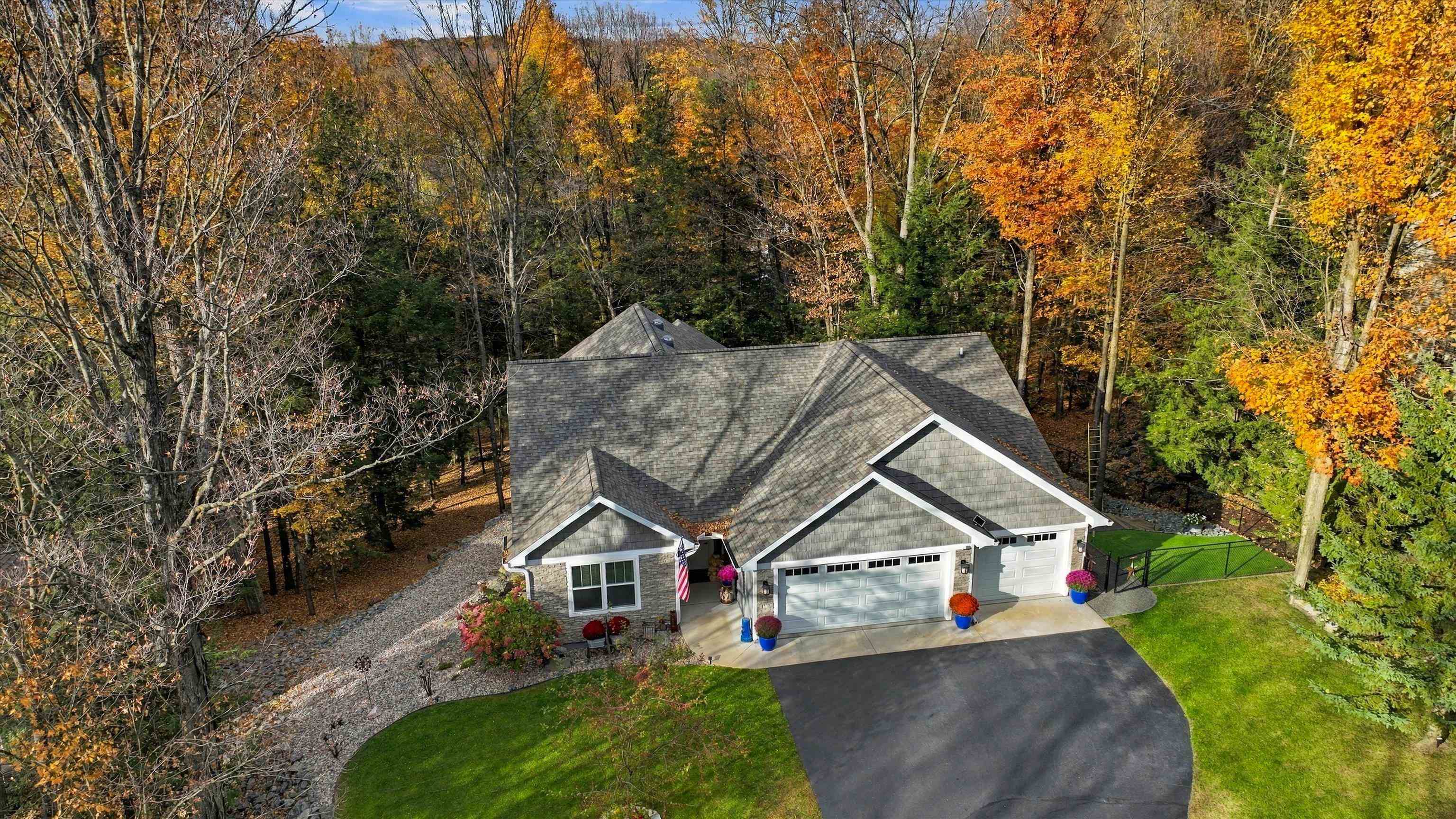 1816 Maple Hill Road Property Photo 1