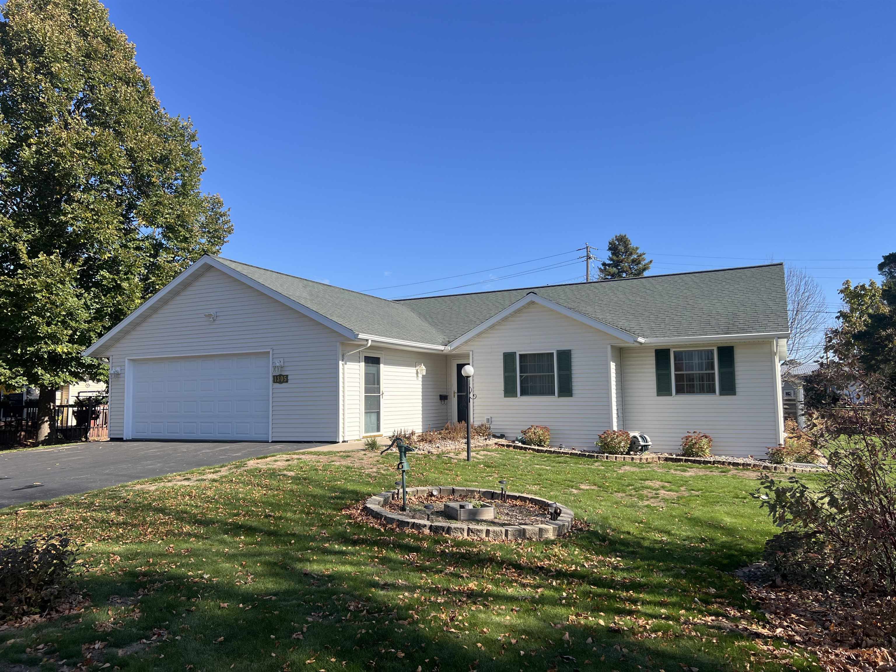 1305 S 12th Avenue Property Photo 1
