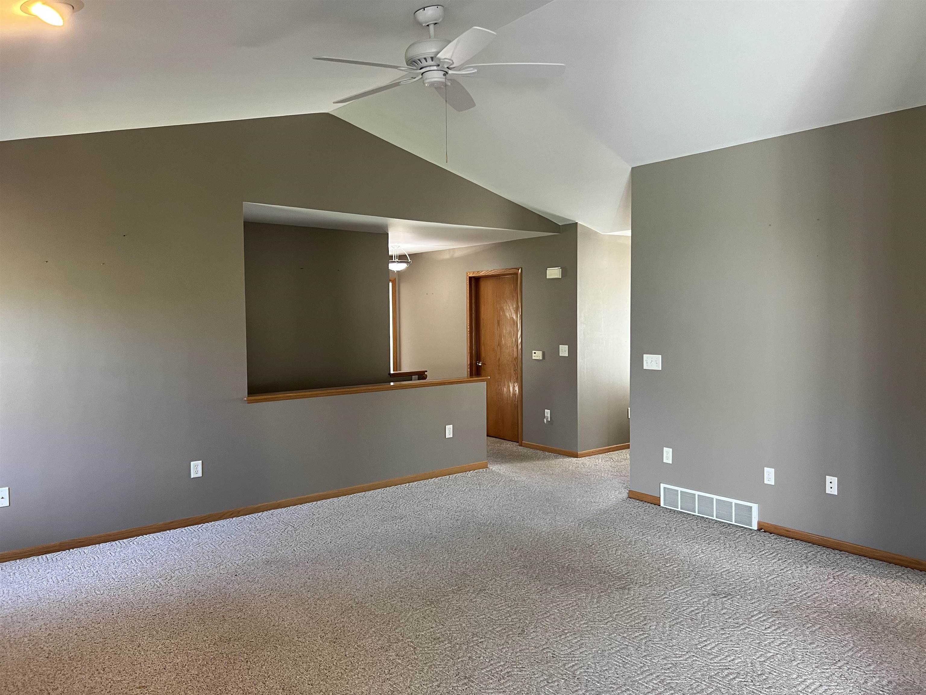 1305 S 12th Avenue Property Photo 2