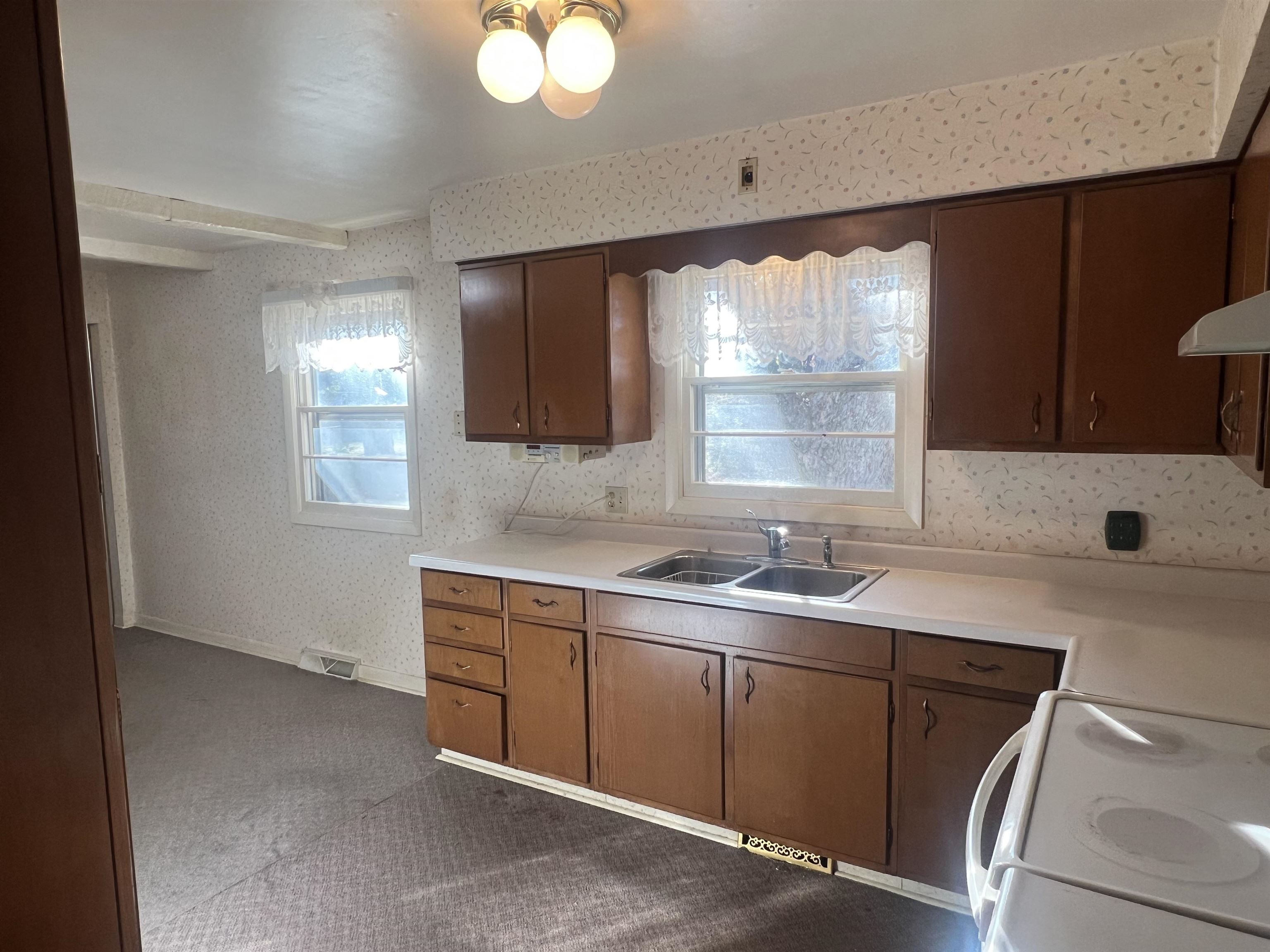 4618 Fuller Street Property Photo 7
