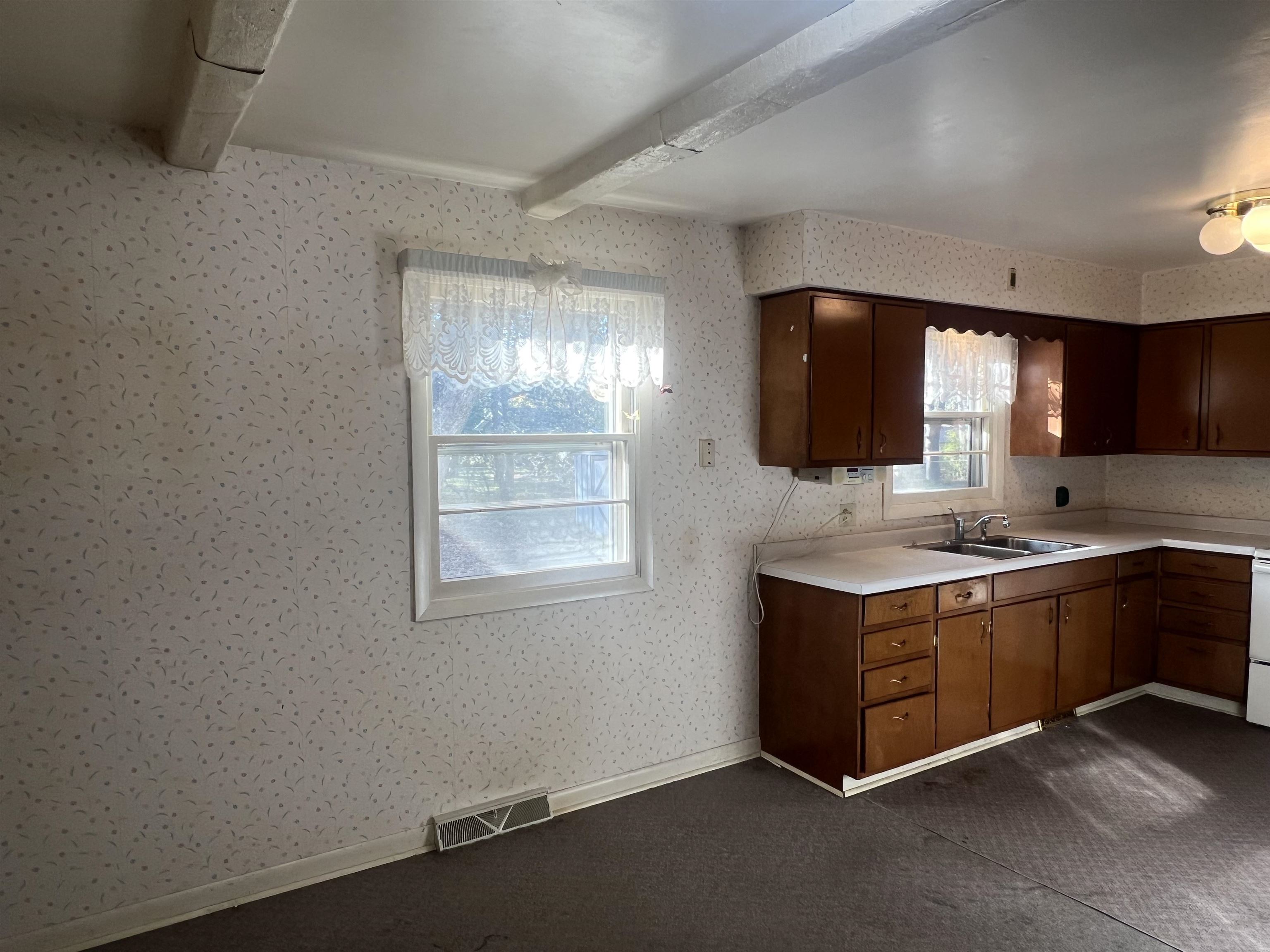 4618 Fuller Street Property Photo 8