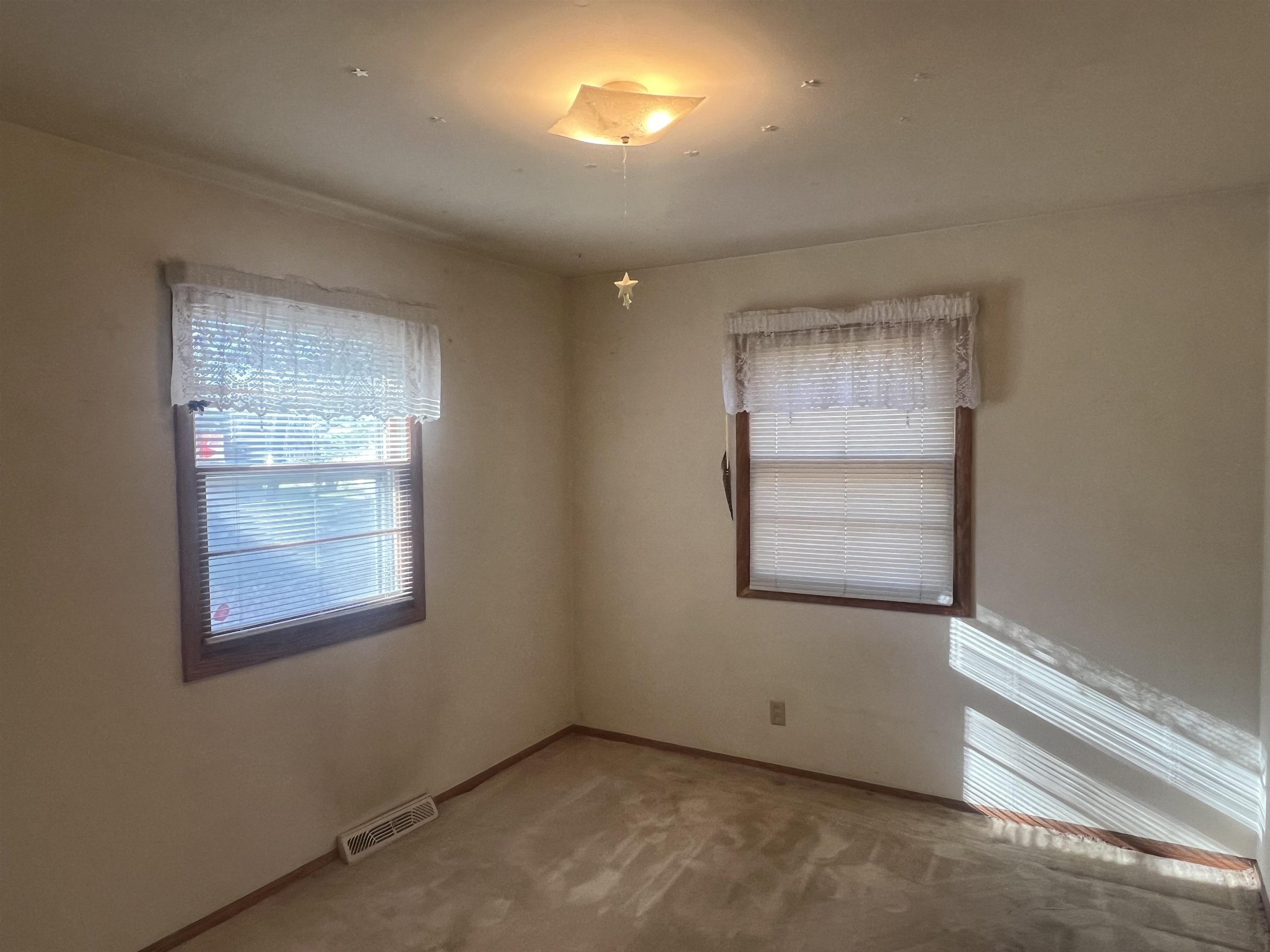4618 Fuller Street Property Photo 10