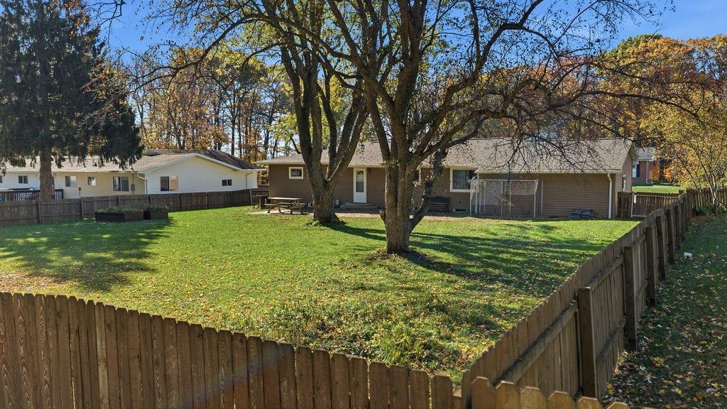 717 S Sycamore Avenue Property Photo 4