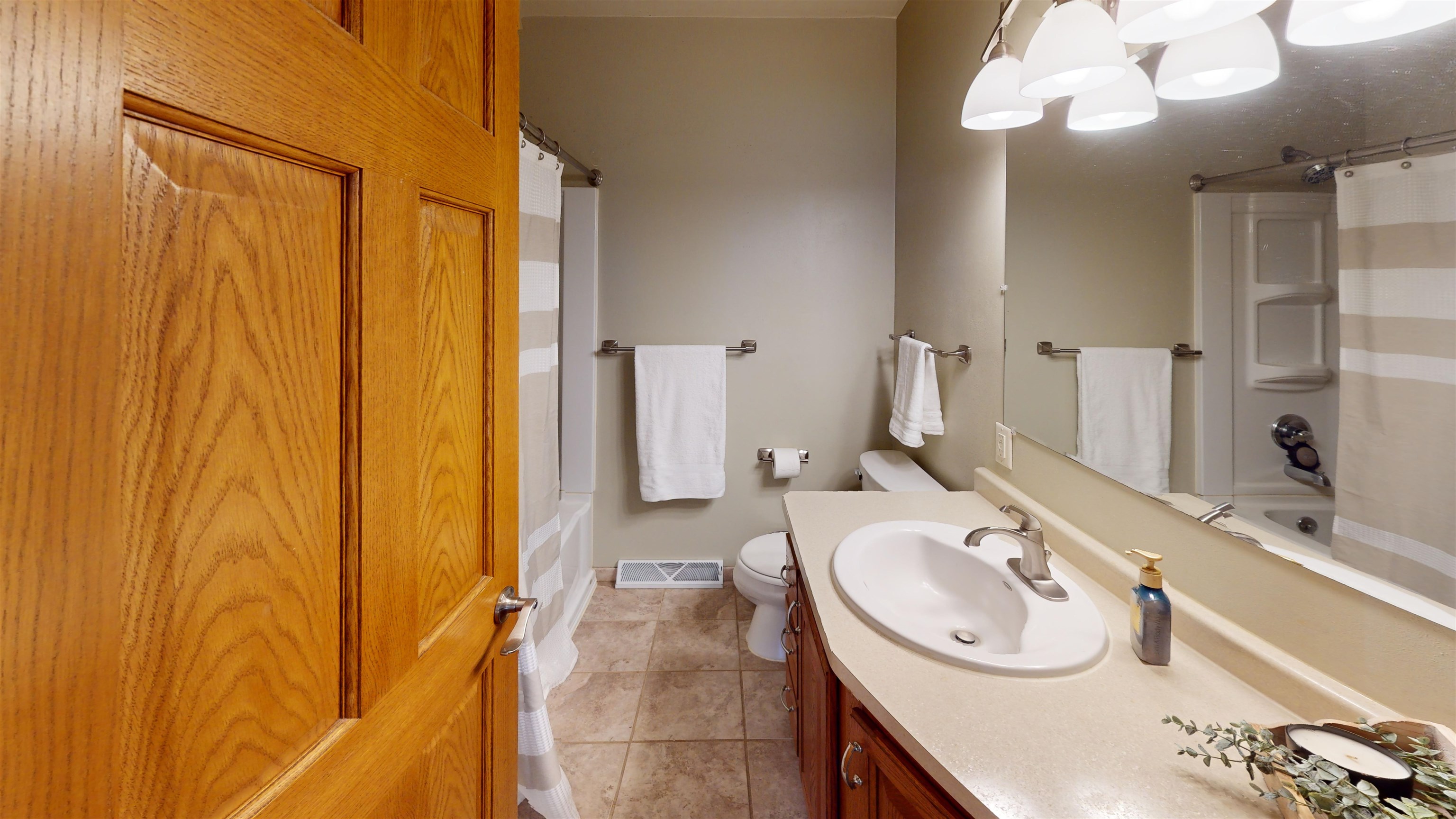 717 S Sycamore Avenue Property Photo 15