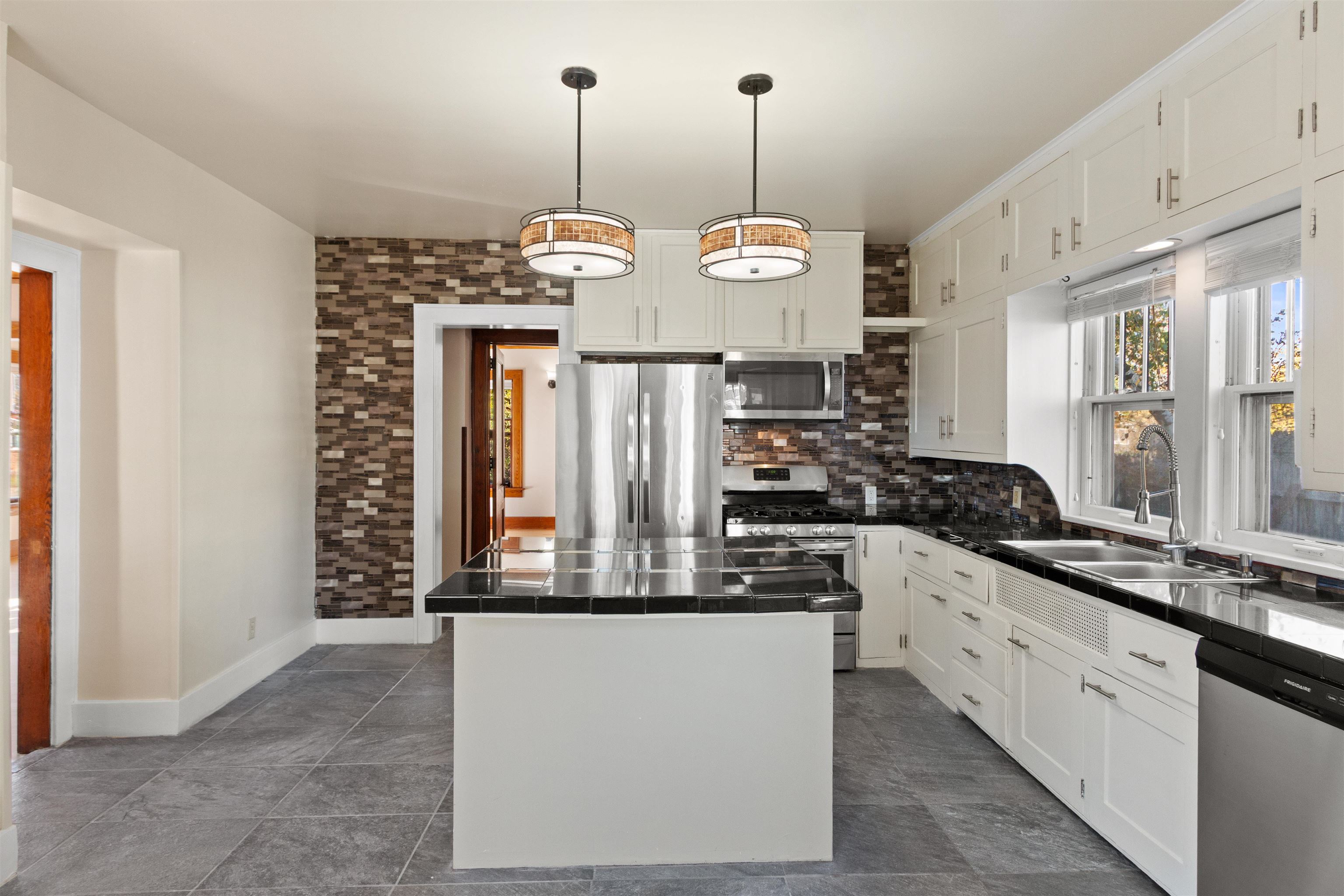 1513 Division Street Property Photo 5