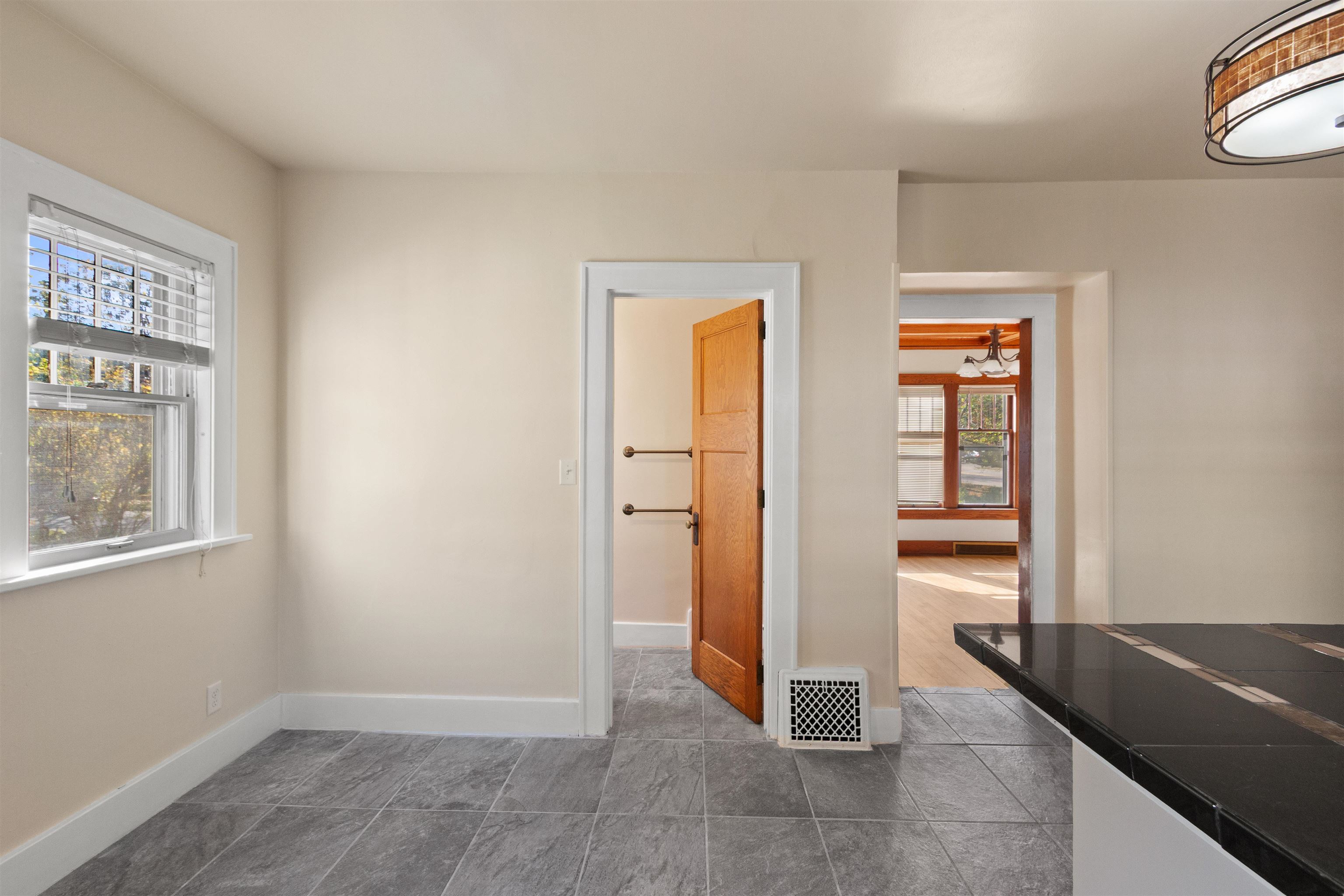 1513 Division Street Property Photo 10
