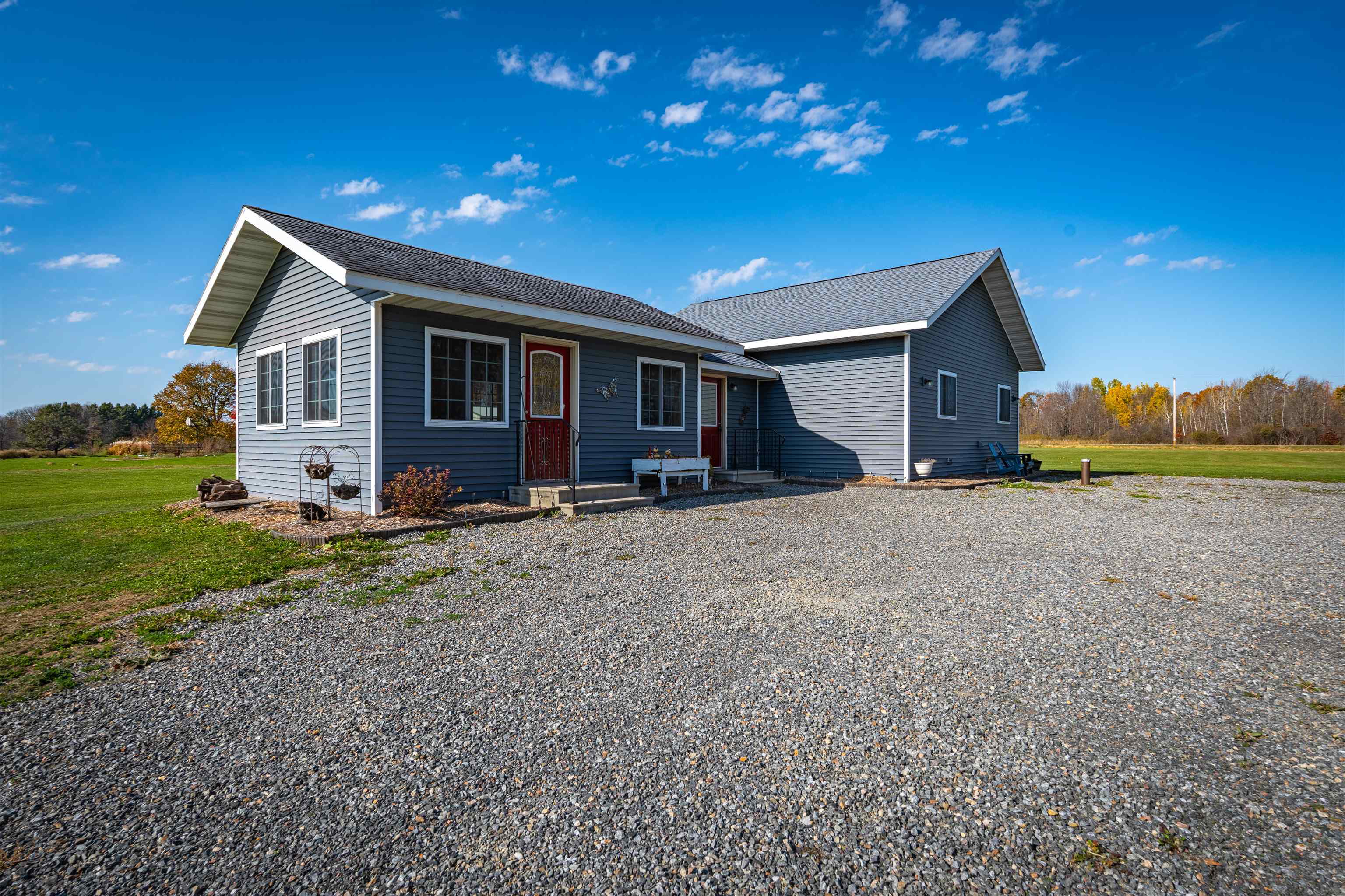 8873 Otter Road Property Photo 4