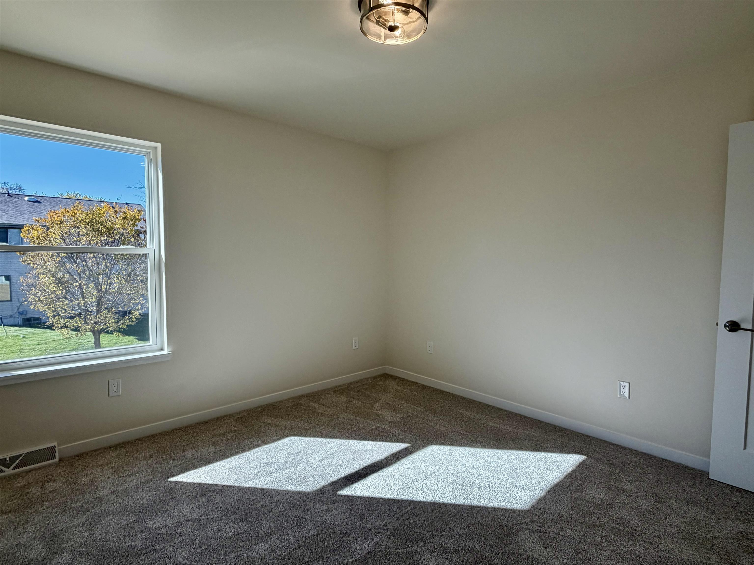 625 Oak Street Property Photo 22